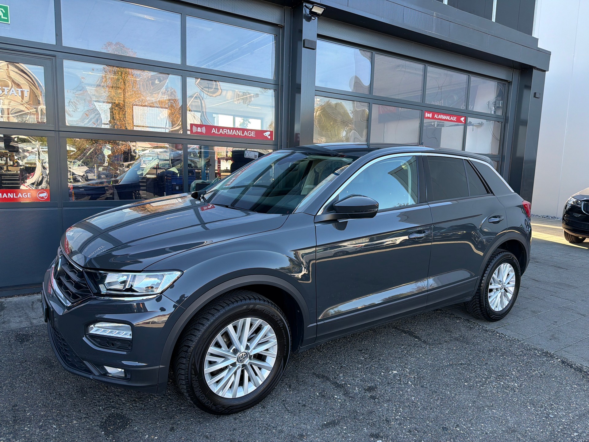 VW T-Roc 1.0 TSI-image-1