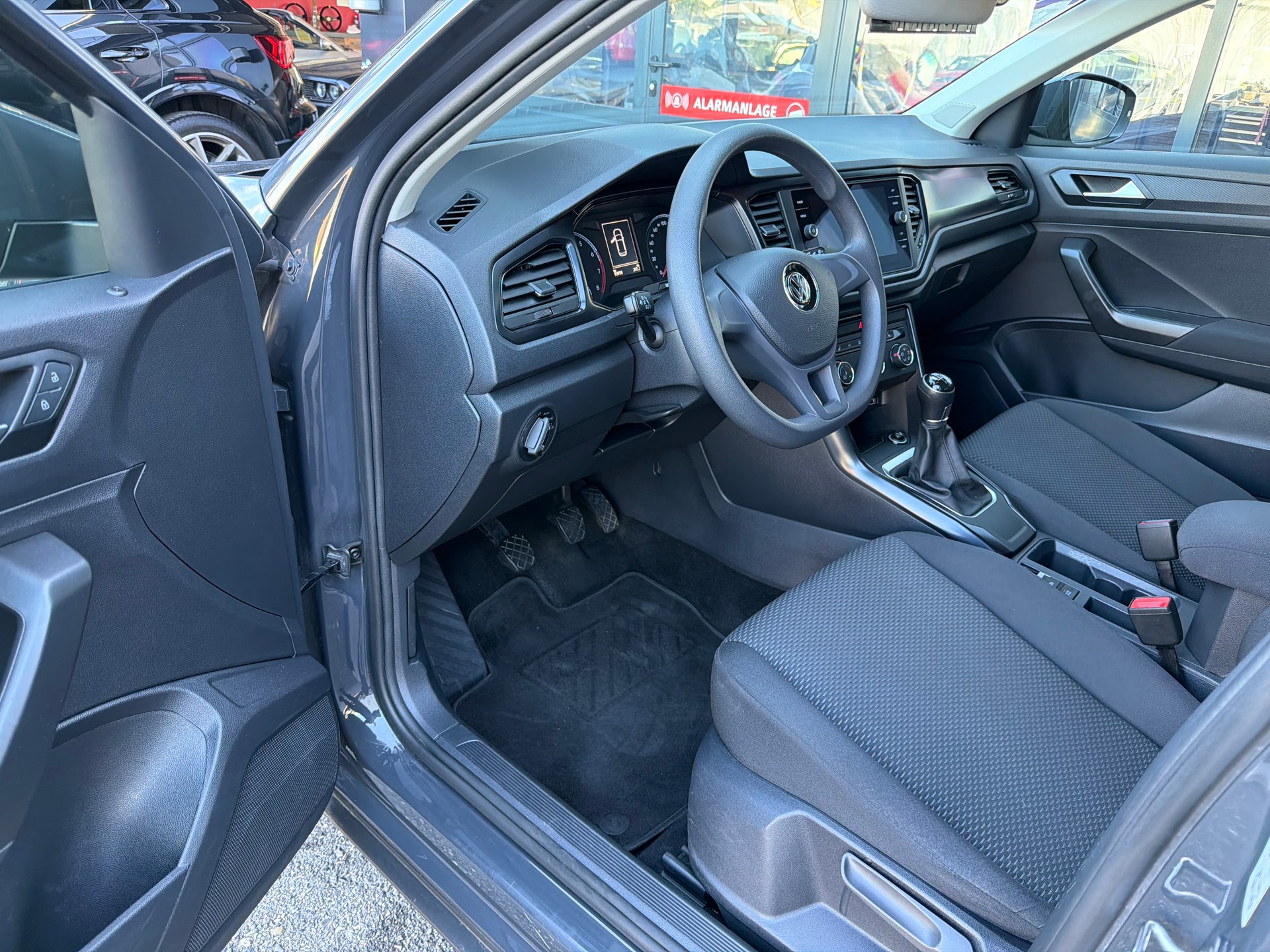 VW T-Roc 1.0 TSI-image-7