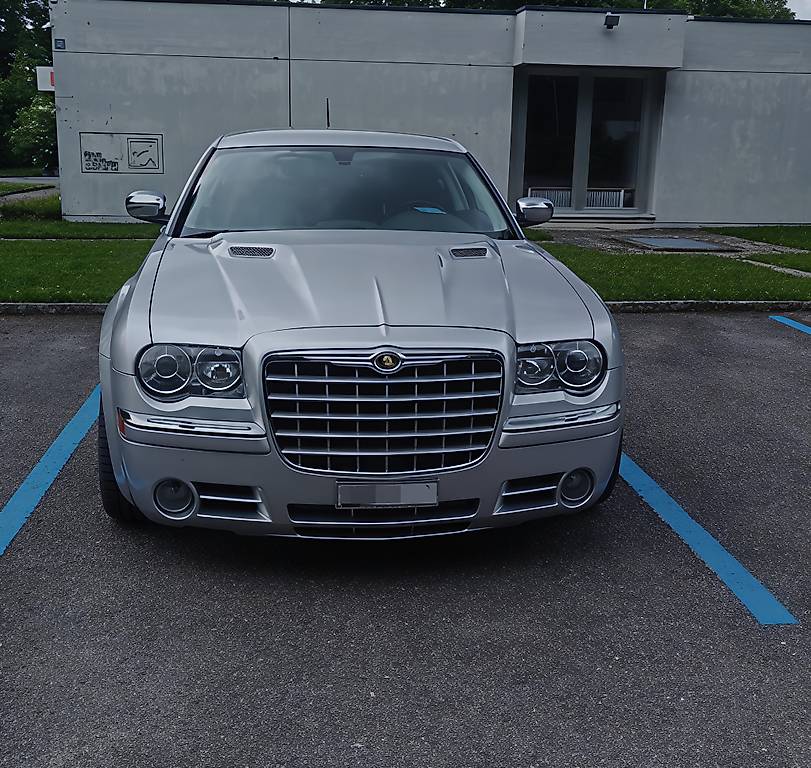 CHRYSLER 300C 5.7 HEMI V8-image-1