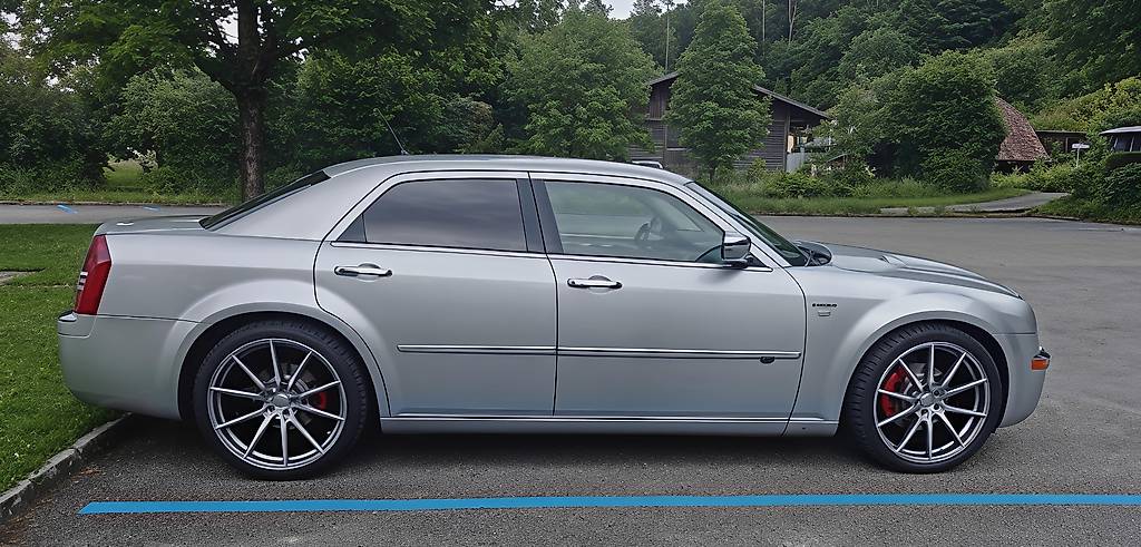 CHRYSLER 300C 5.7 HEMI V8-image-2