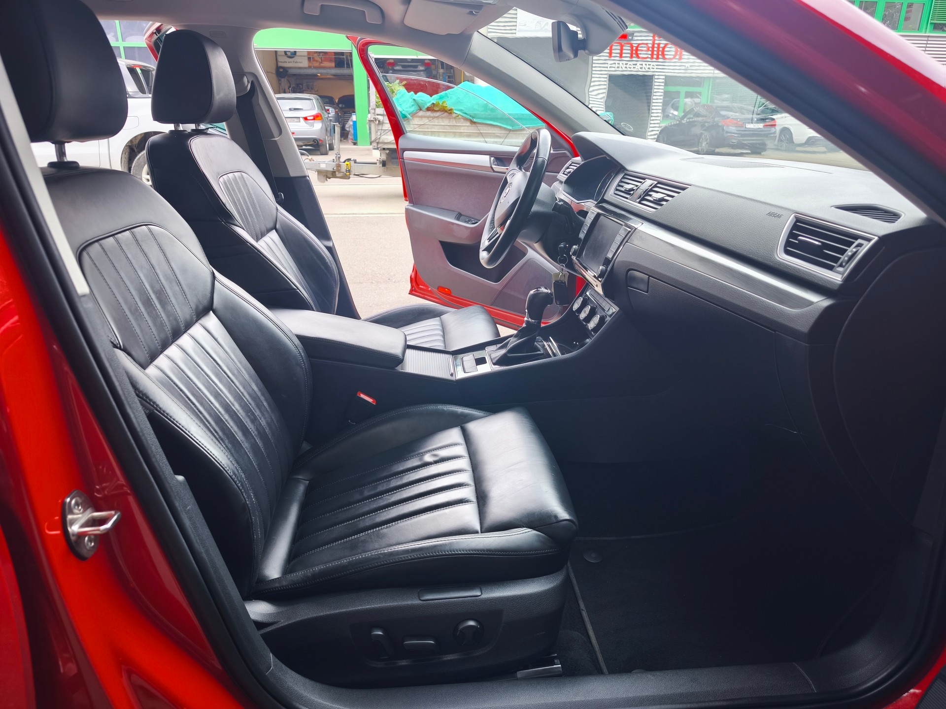SKODA Superb Combi 1.4 TSI ACT Style DSG-image-6