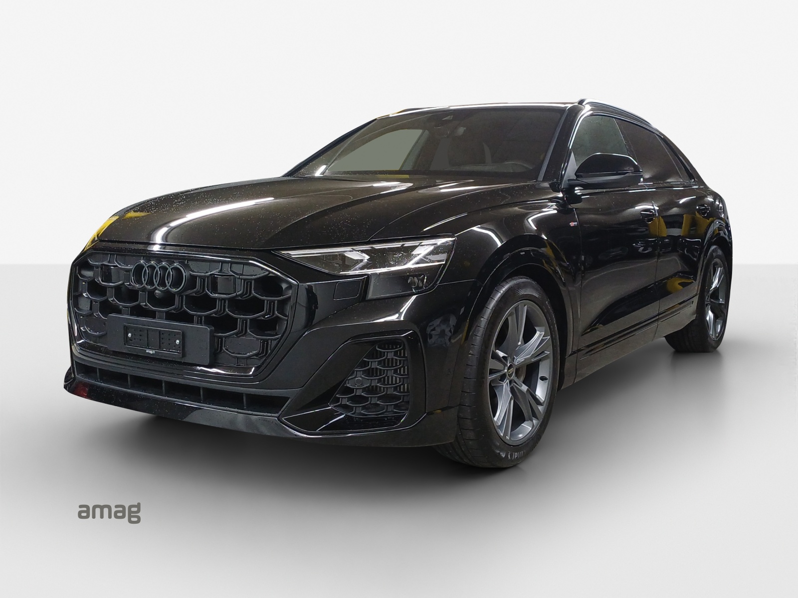 AUDI Q8 SUV TFSI e quattro 290 kW Attraction tiptronic