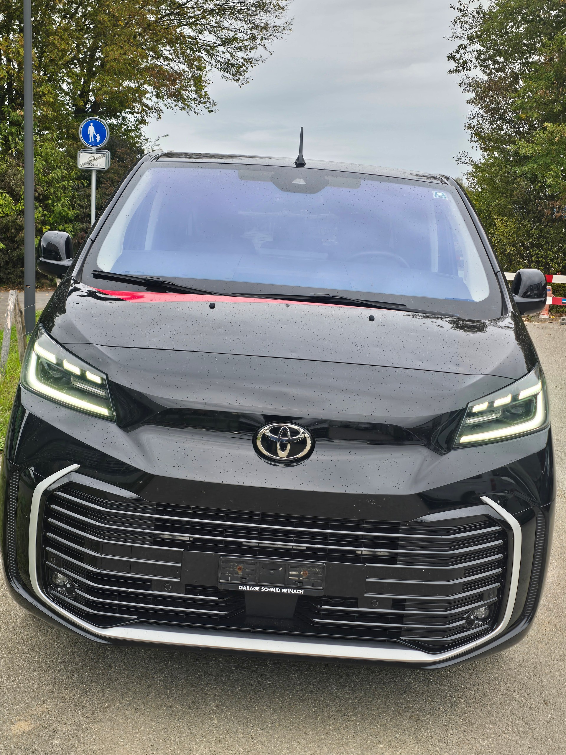 TOYOTA Proace Verso 2.0 D-4D VIP Long Automatic-image-1