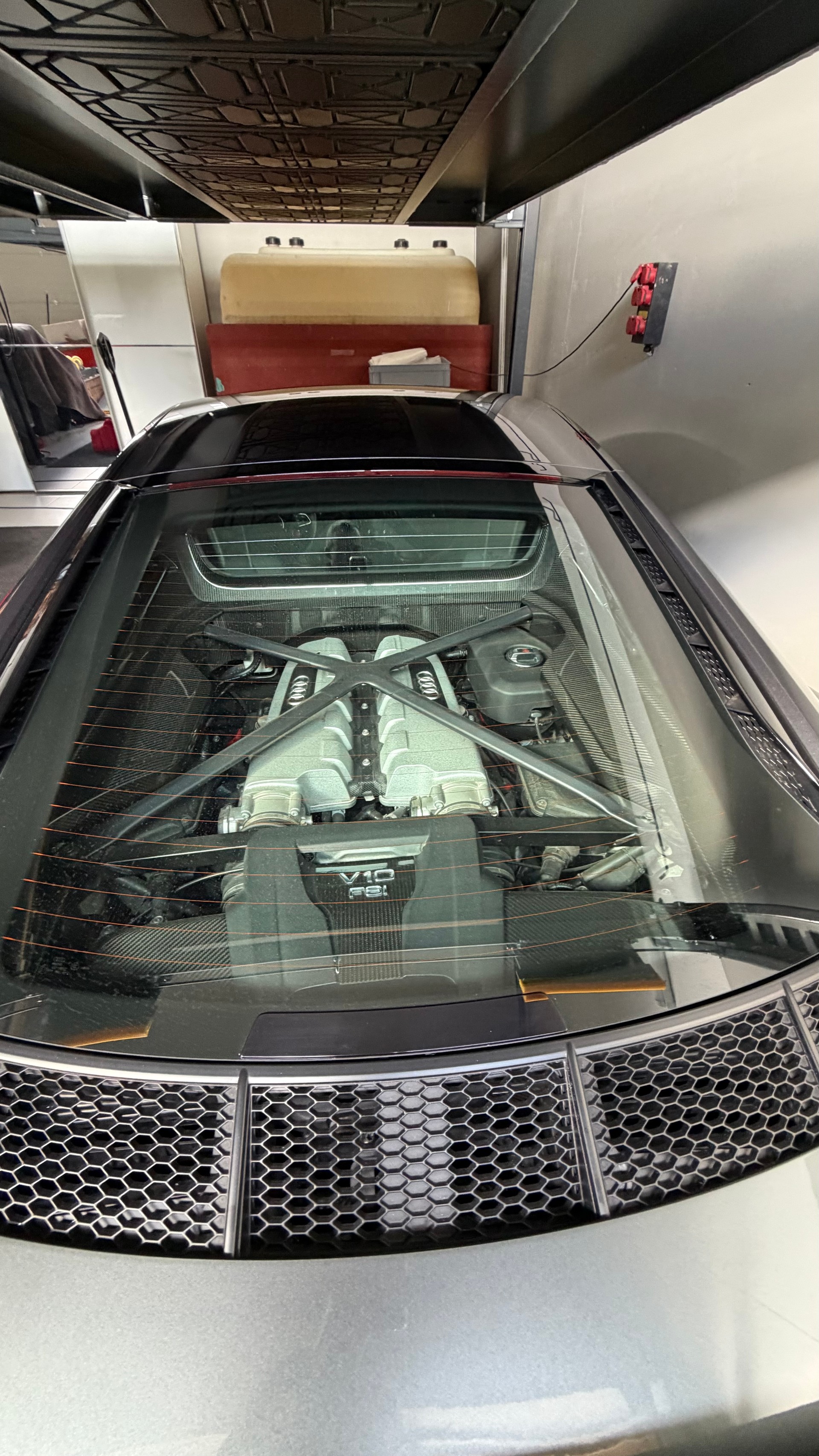 AUDI 5.2 FSI V10 plus quattro S-Tronic-image-1