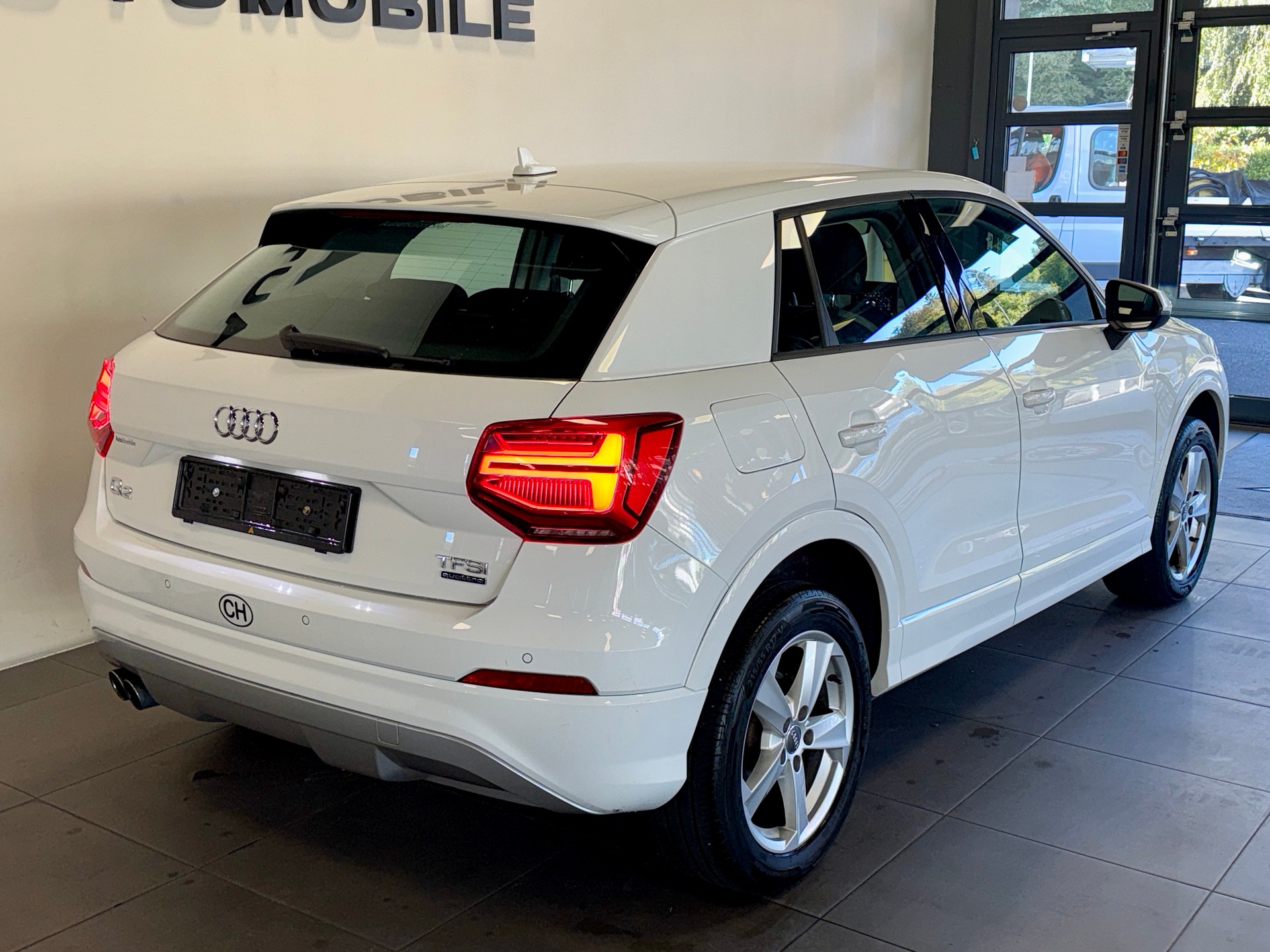 AUDI Q2 2.0 TFSI sport quattro S-tronic *AHK 1.5t*-image-2