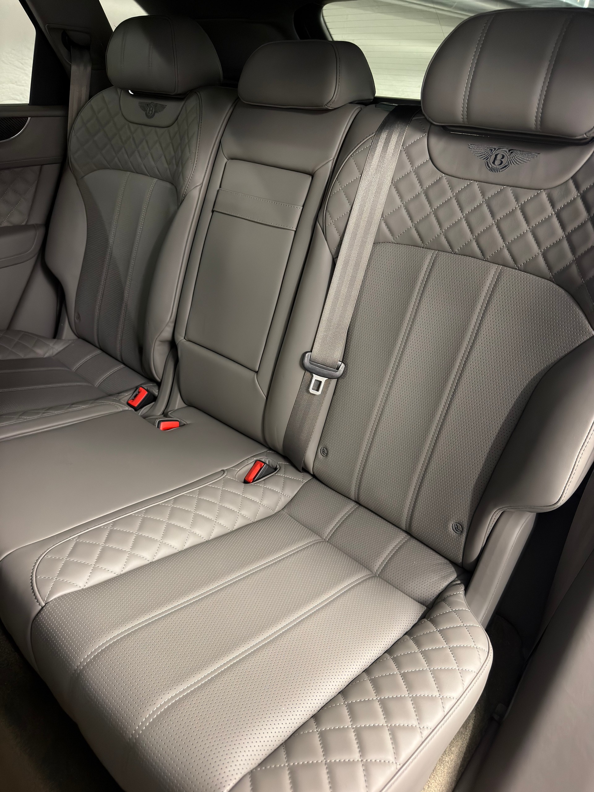 BENTLEY Bentayga V8-image-11