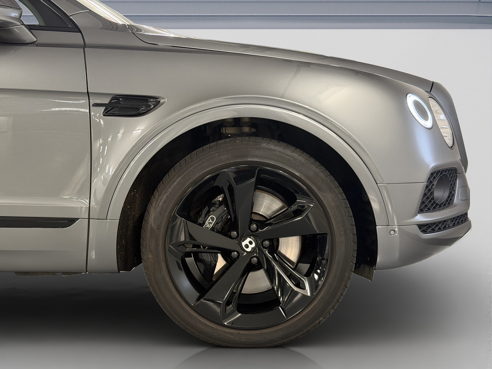 BENTLEY Bentayga V8-image-7