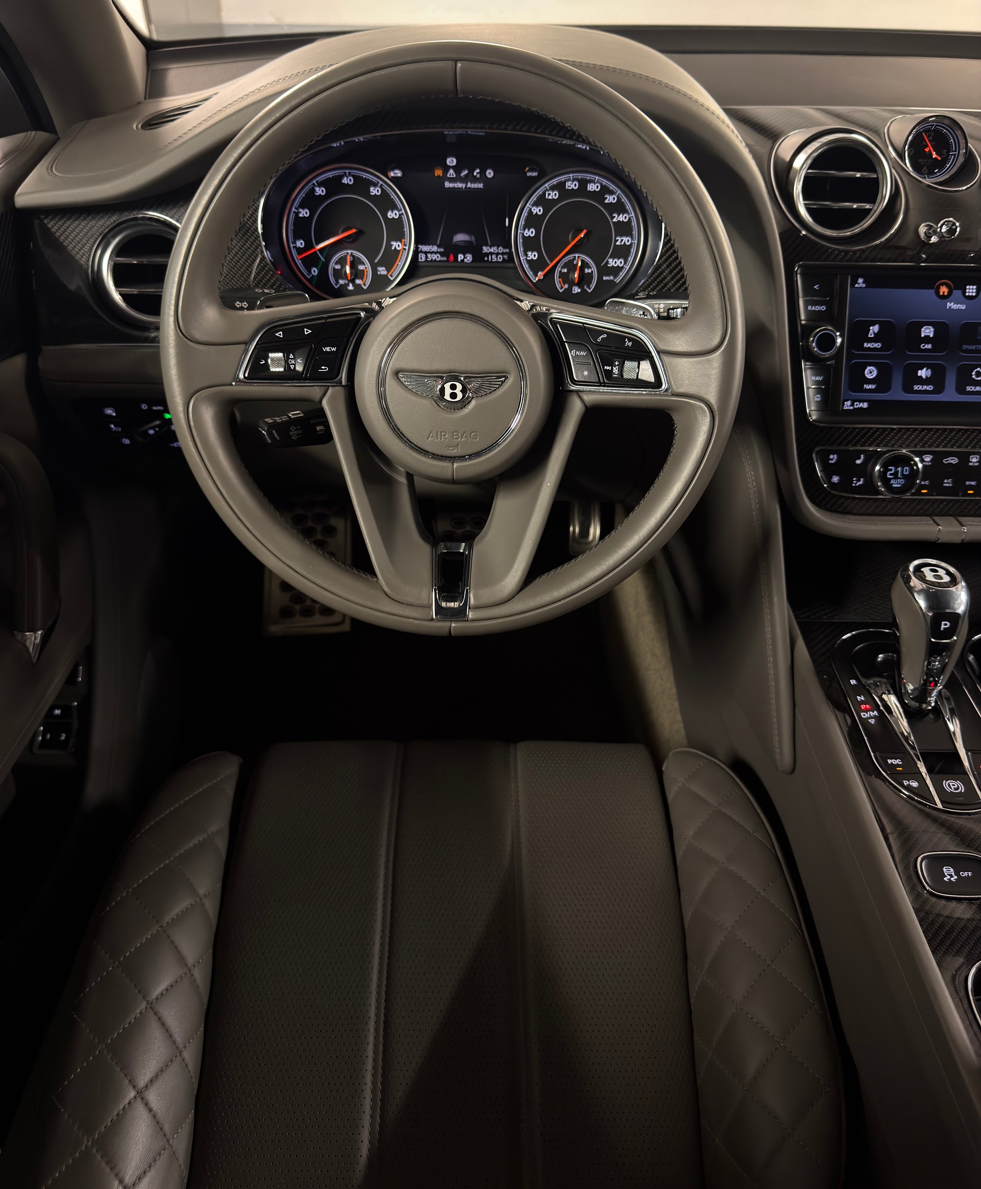 BENTLEY Bentayga V8-image-14