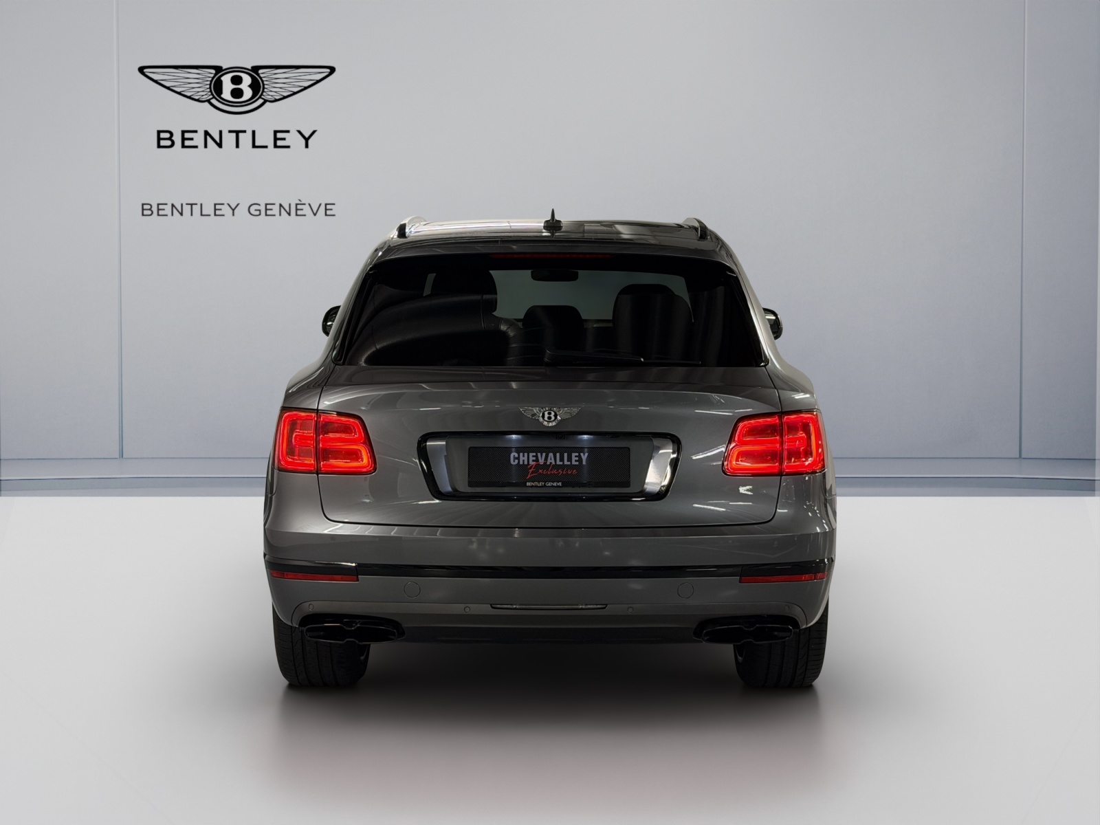 BENTLEY Bentayga V8-image-4