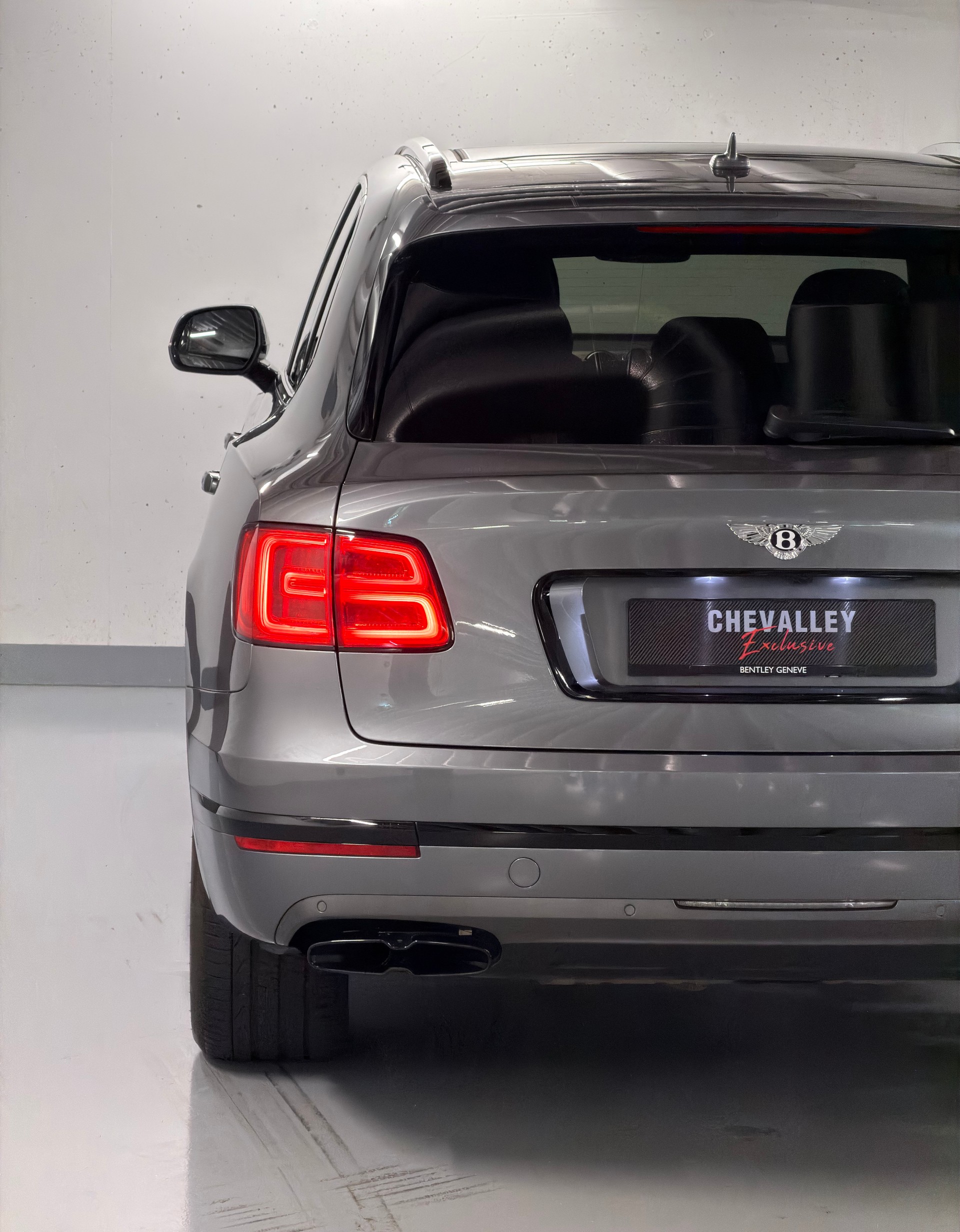 BENTLEY Bentayga V8-image-17