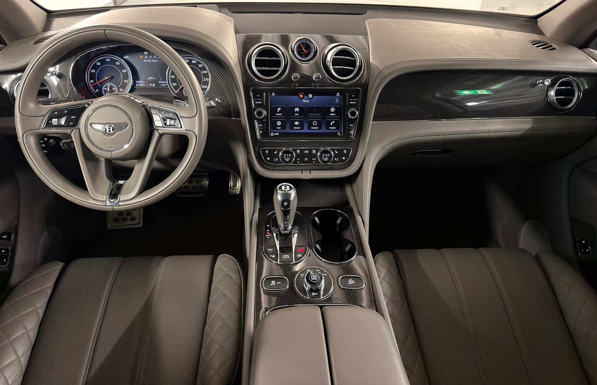 BENTLEY Bentayga V8-image-13