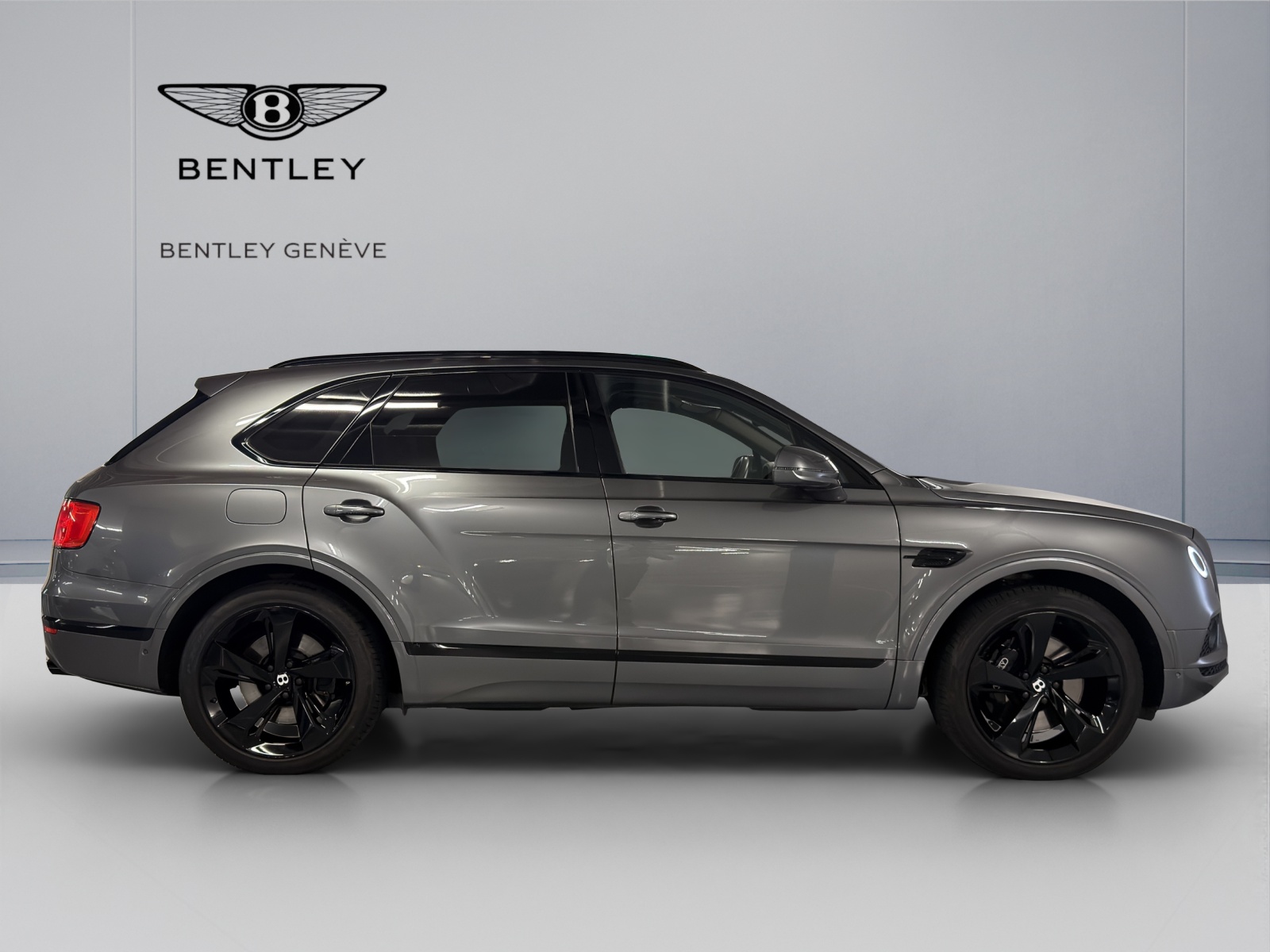 BENTLEY Bentayga V8-image-6