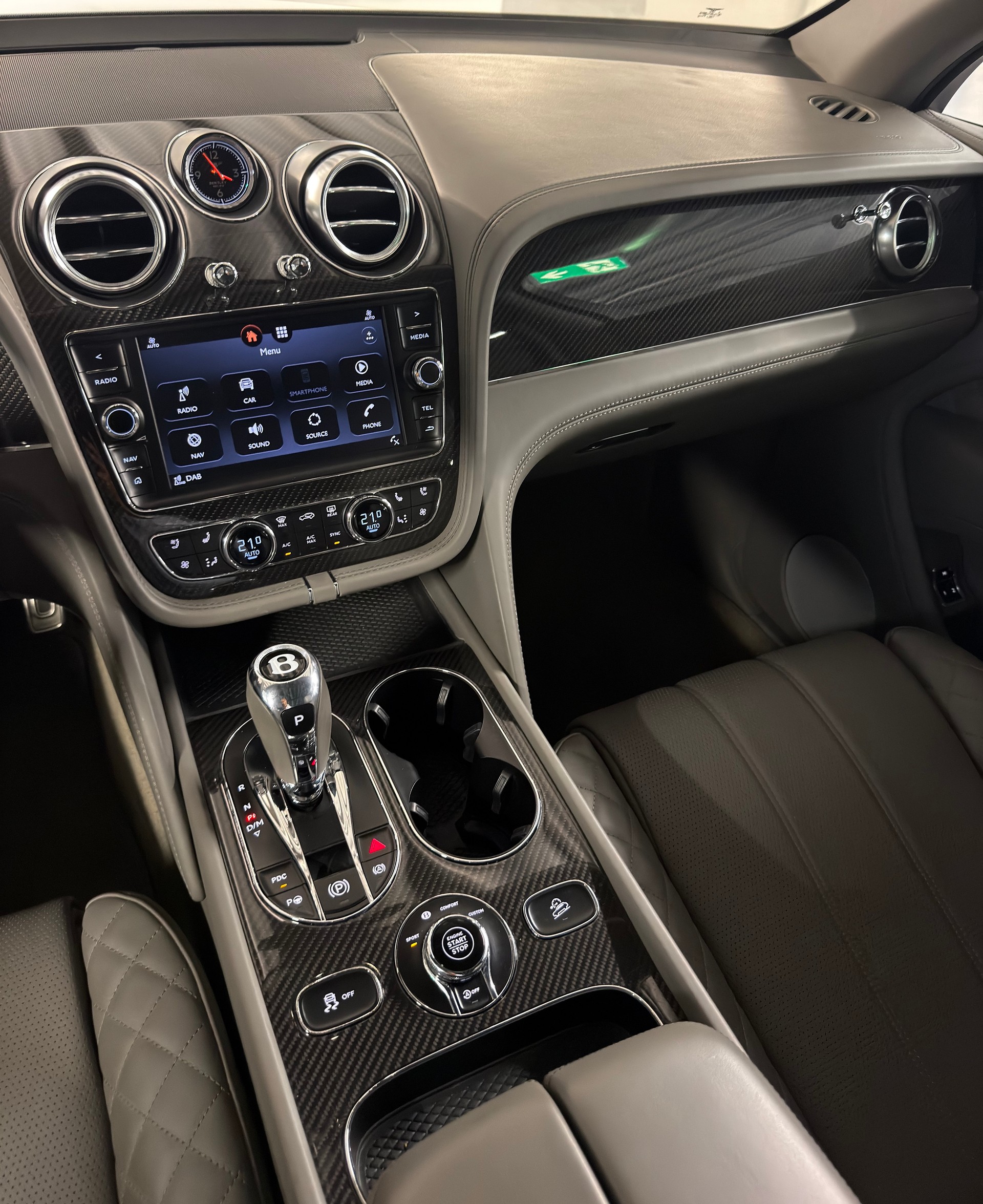 BENTLEY Bentayga V8-image-15