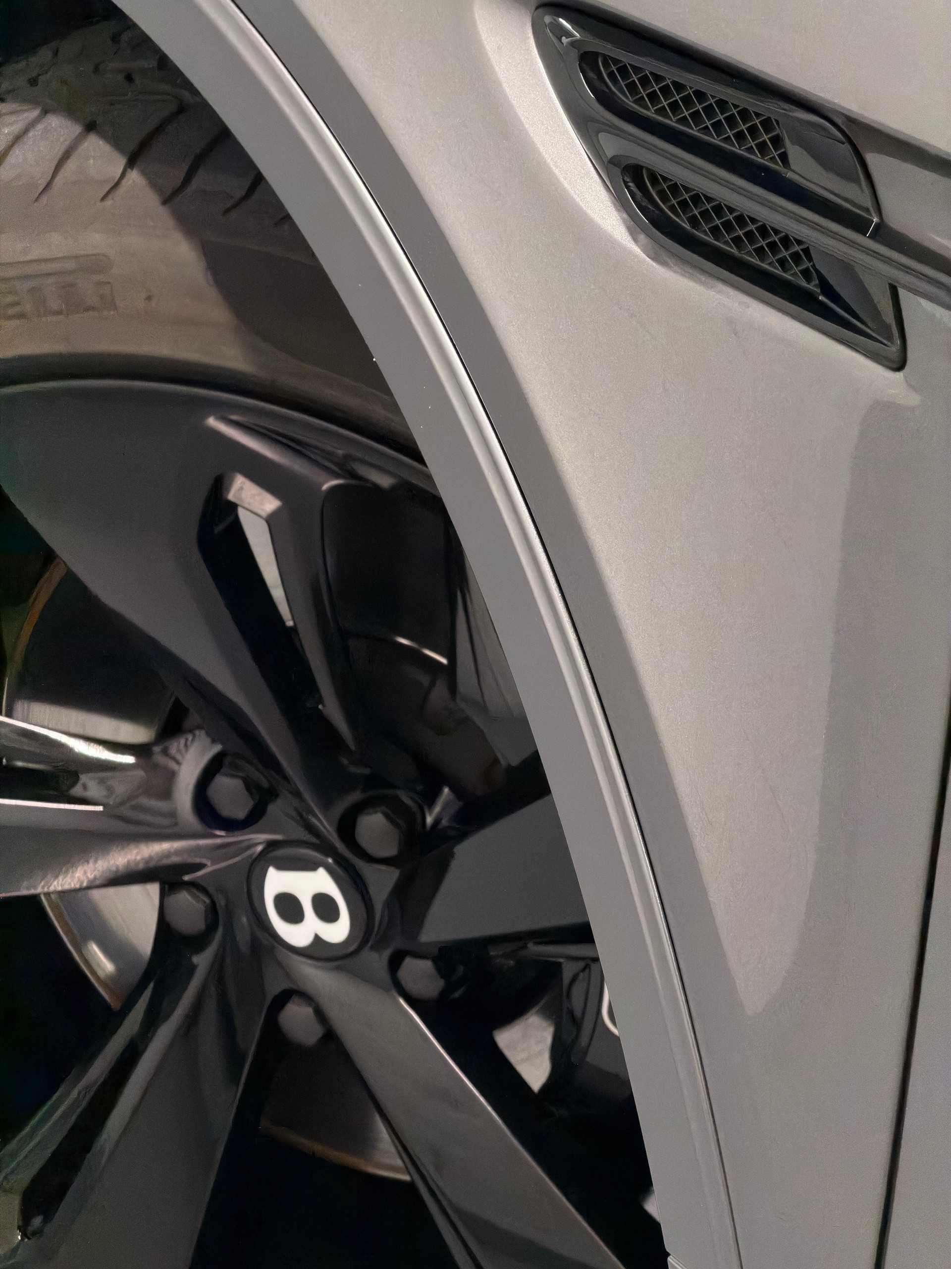 BENTLEY Bentayga V8-image-18