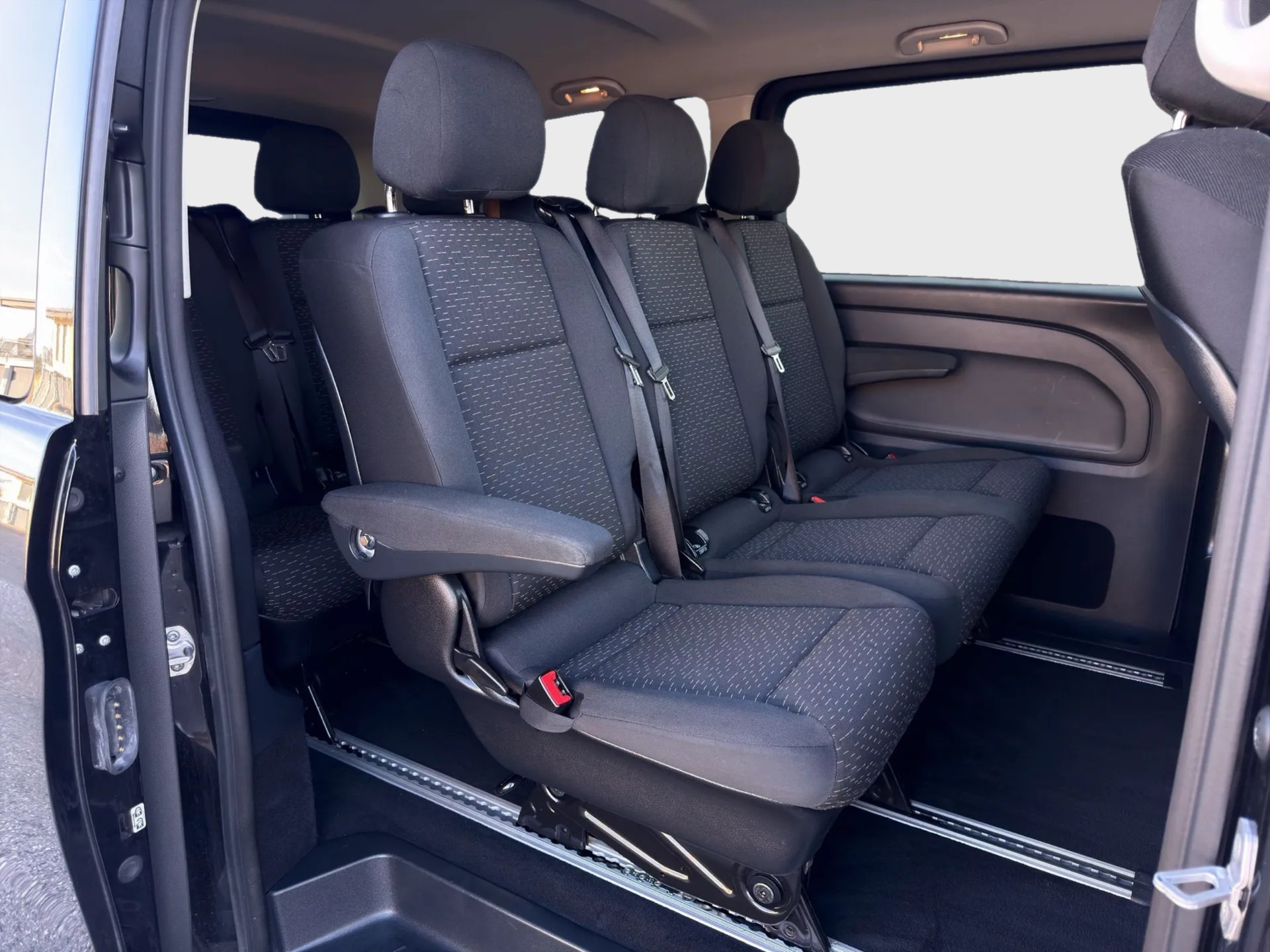 MERCEDES-BENZ Vito 116 CDI Base Tourer 4Matic 9G-Tronic-image-22