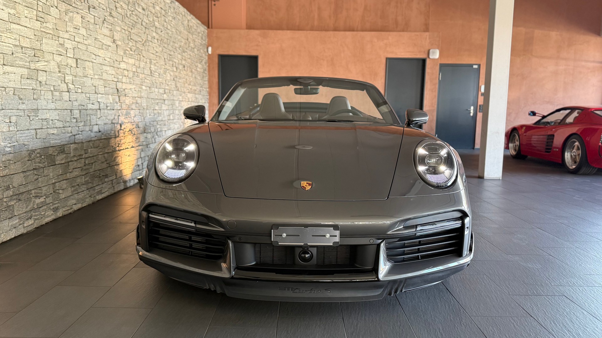 PORSCHE 911 Turbo S Cabriolet Sport Design Paket PDK-image-13
