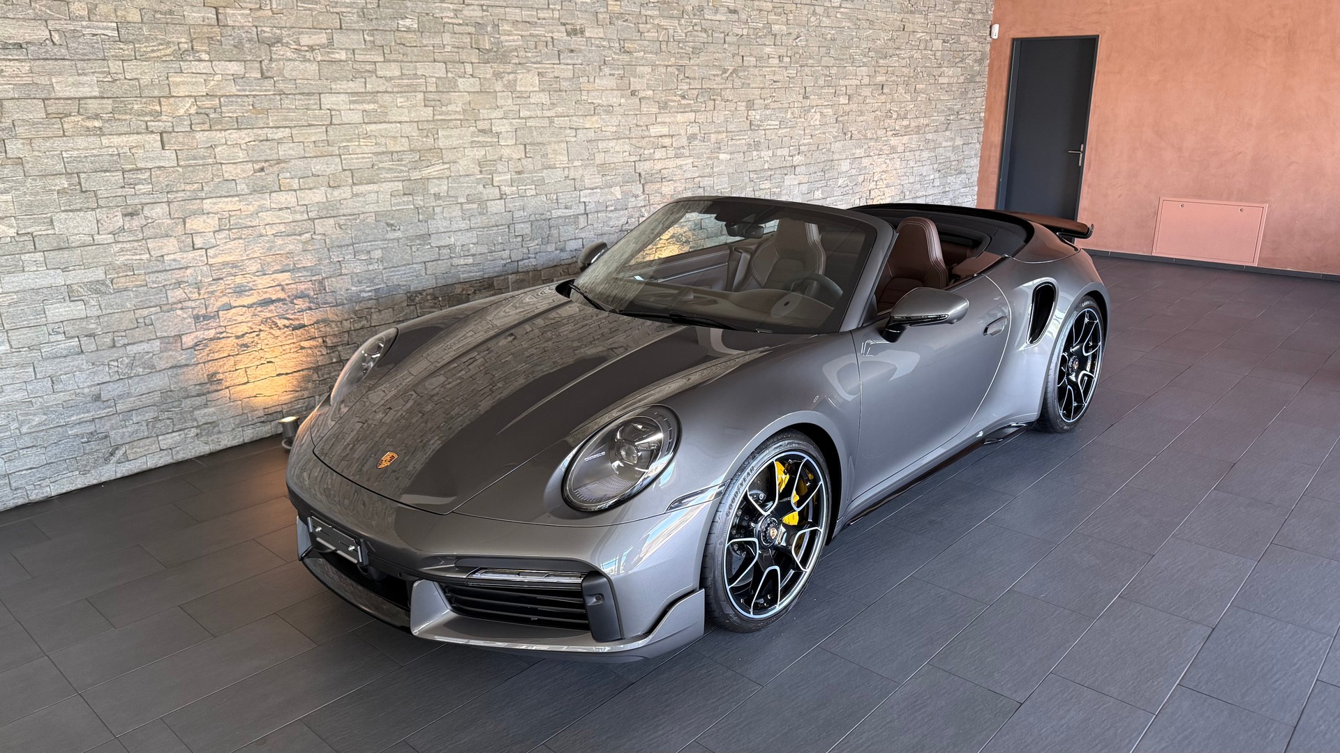 PORSCHE 911 Turbo S Cabriolet Sport Design Paket PDK-image-1