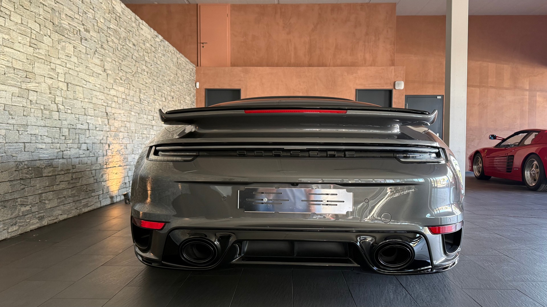 PORSCHE 911 Turbo S Cabriolet Sport Design Paket PDK-image-12