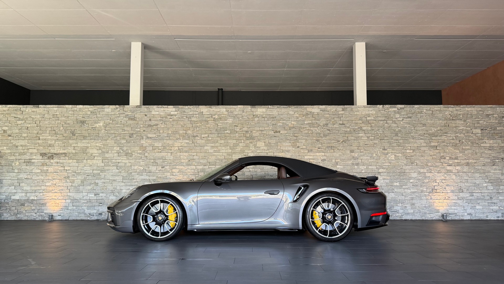 PORSCHE 911 Turbo S Cabriolet Sport Design Paket PDK-image-0