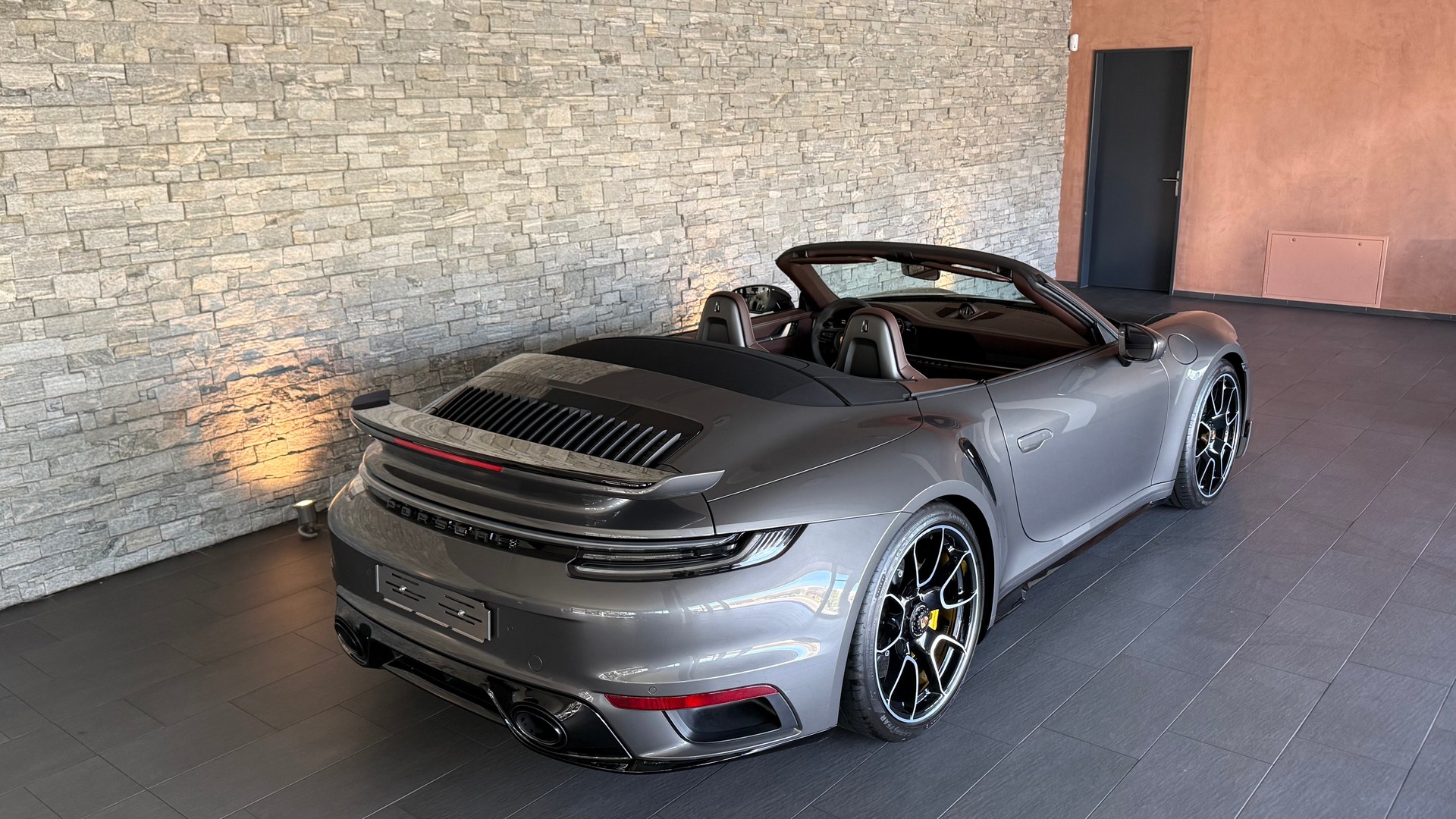 PORSCHE 911 Turbo S Cabriolet Sport Design Paket PDK-image-3