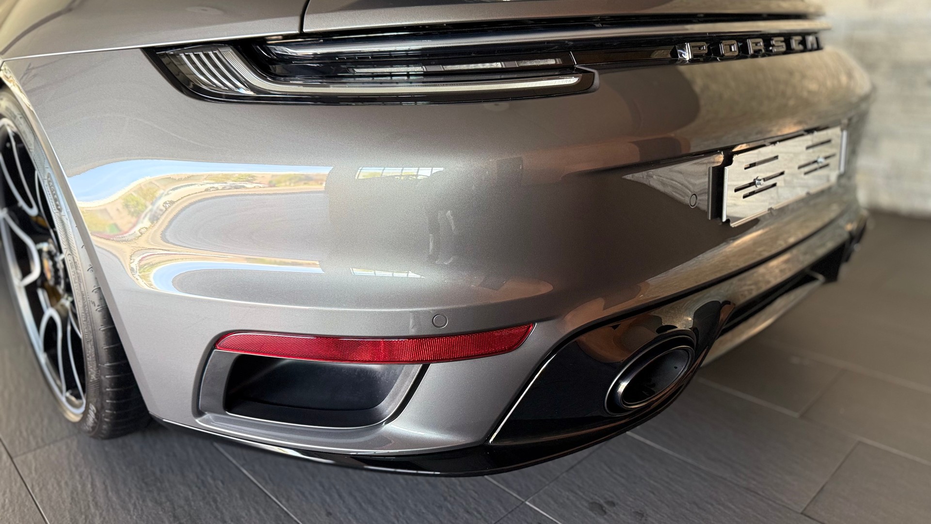 PORSCHE 911 Turbo S Cabriolet Sport Design Paket PDK-image-18