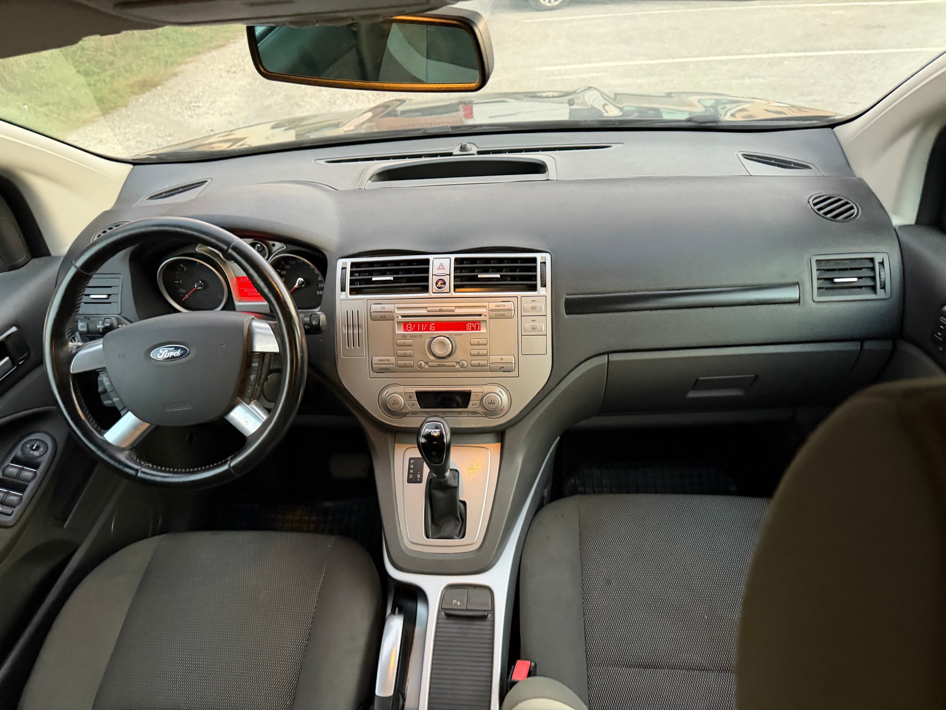 FORD Kuga 2.0 TDCi Individual 4WD PowerShift-image-6
