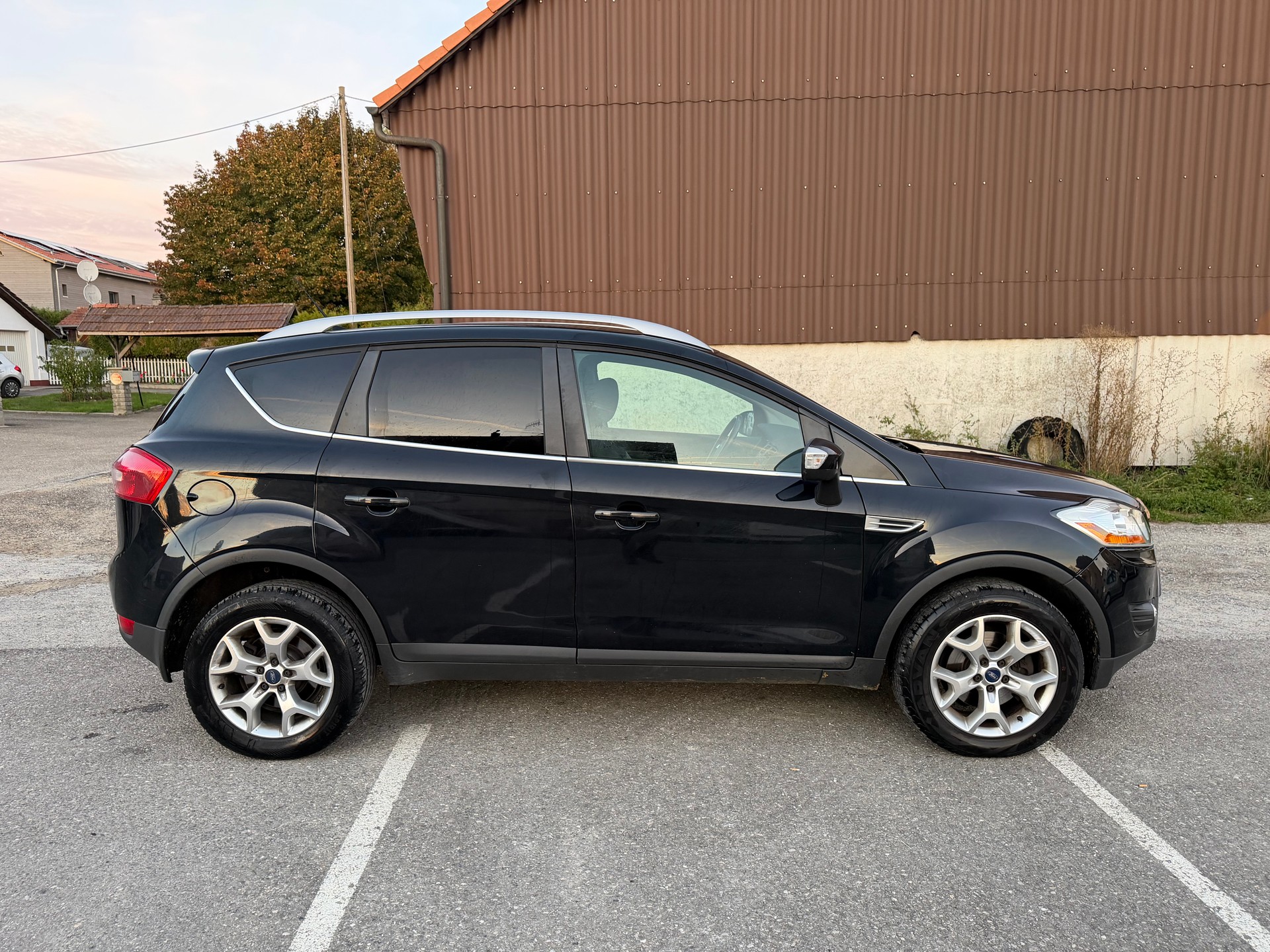 FORD Kuga 2.0 TDCi Individual 4WD PowerShift-image-3