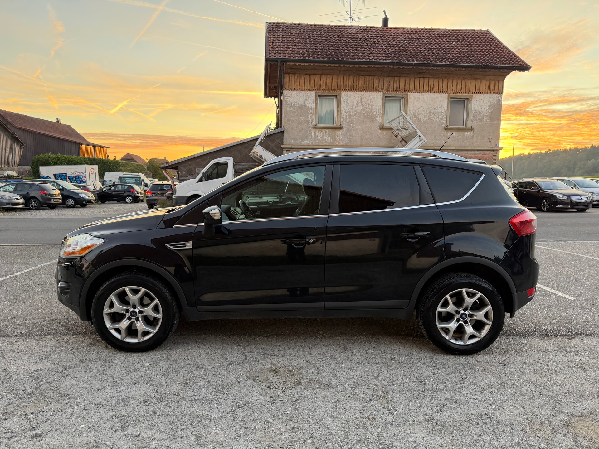 FORD Kuga 2.0 TDCi Individual 4WD PowerShift-image-2