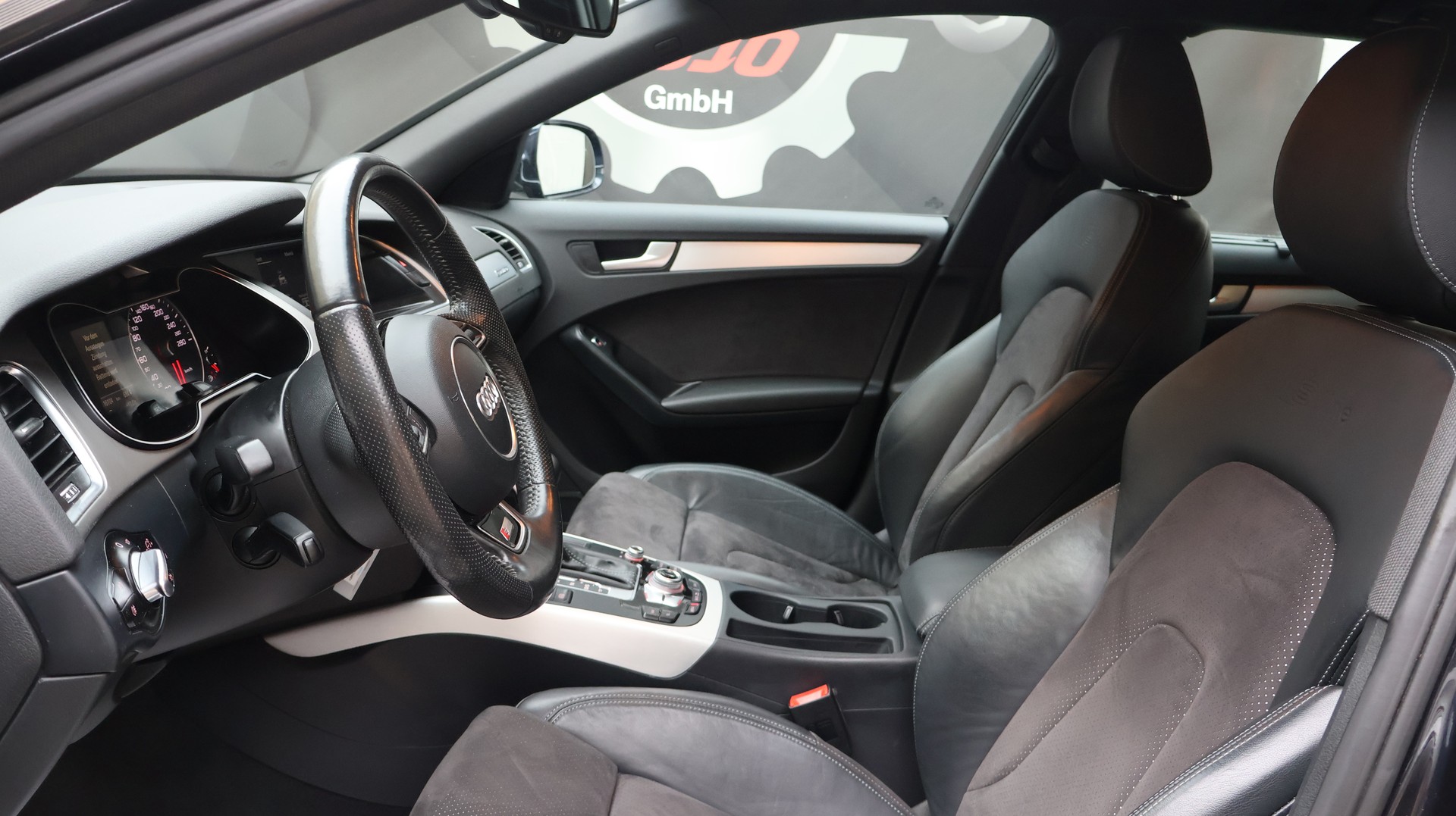 AUDI A4 Avant 2.0 TDI quattro S-tronic-image-12