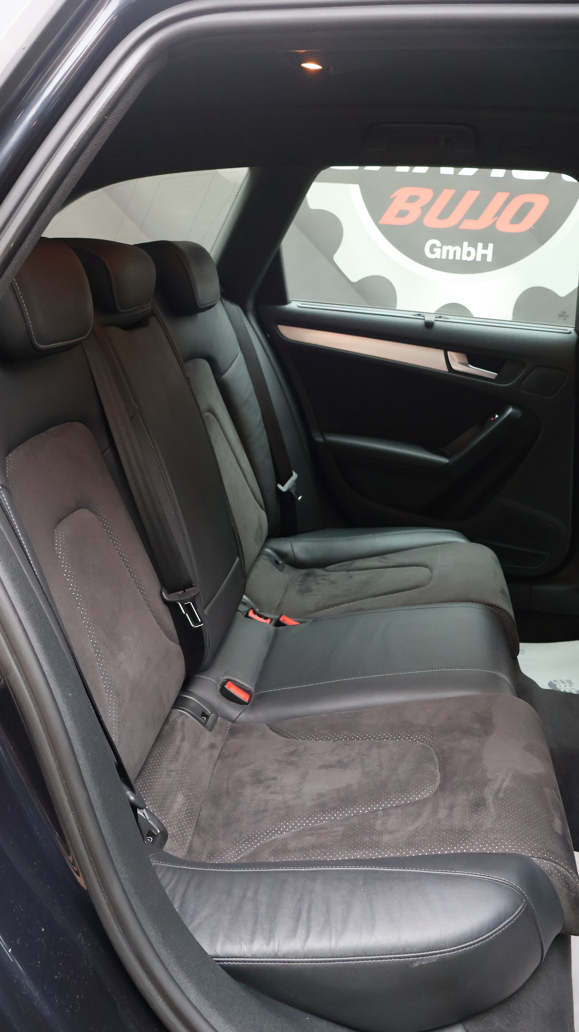 AUDI A4 Avant 2.0 TDI quattro S-tronic-image-24