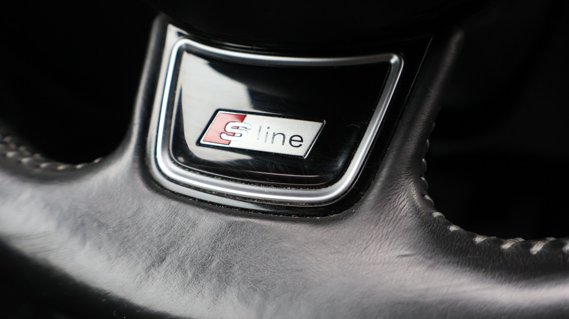 AUDI A4 Avant 2.0 TDI quattro S-tronic-image-15