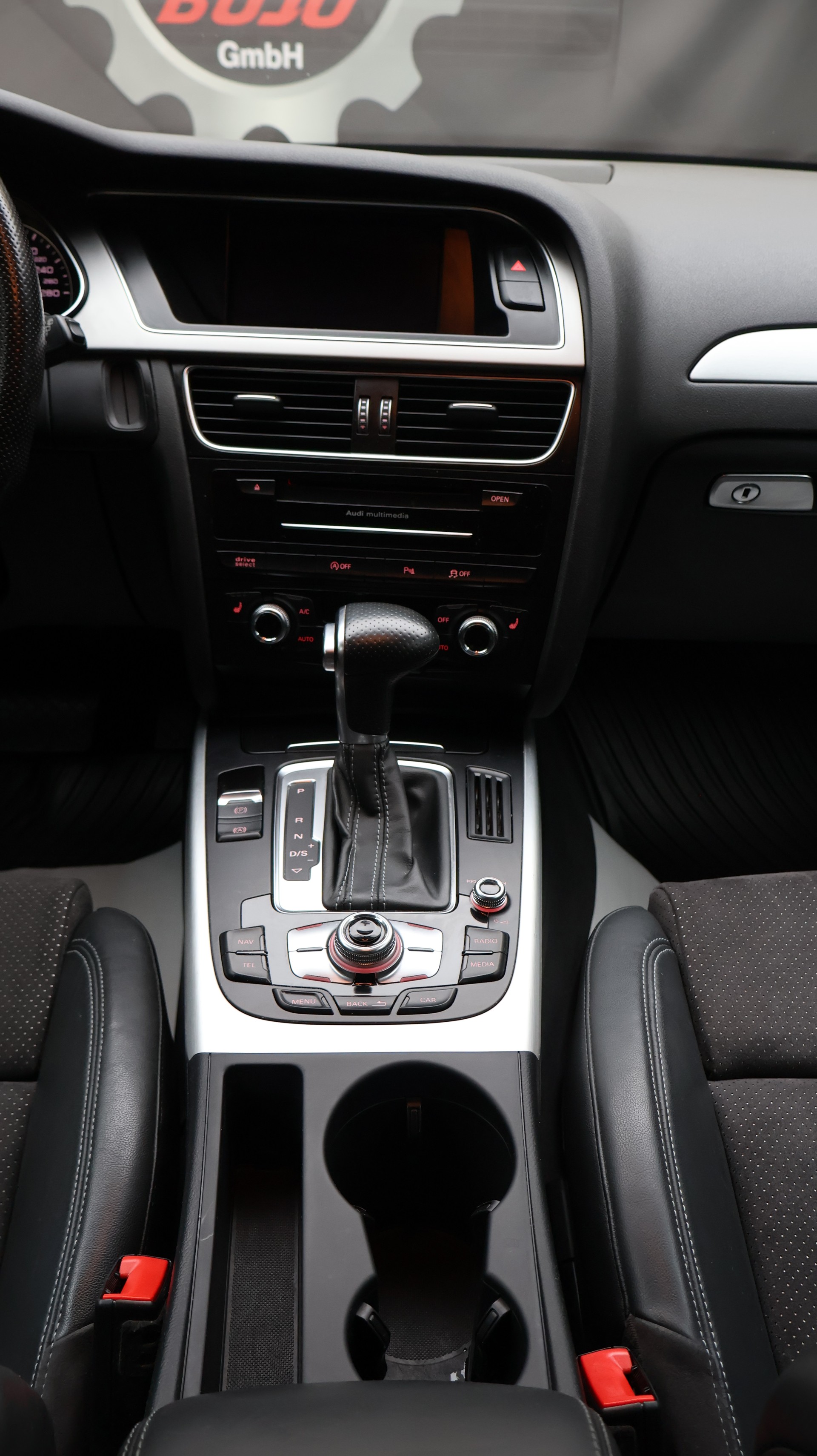 AUDI A4 Avant 2.0 TDI quattro S-tronic-image-16