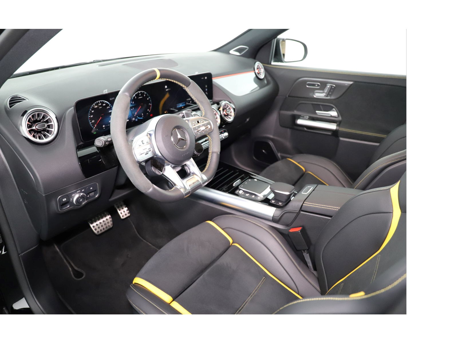 MERCEDES-BENZ GLA 45 S AMG 4Matic+-image-11