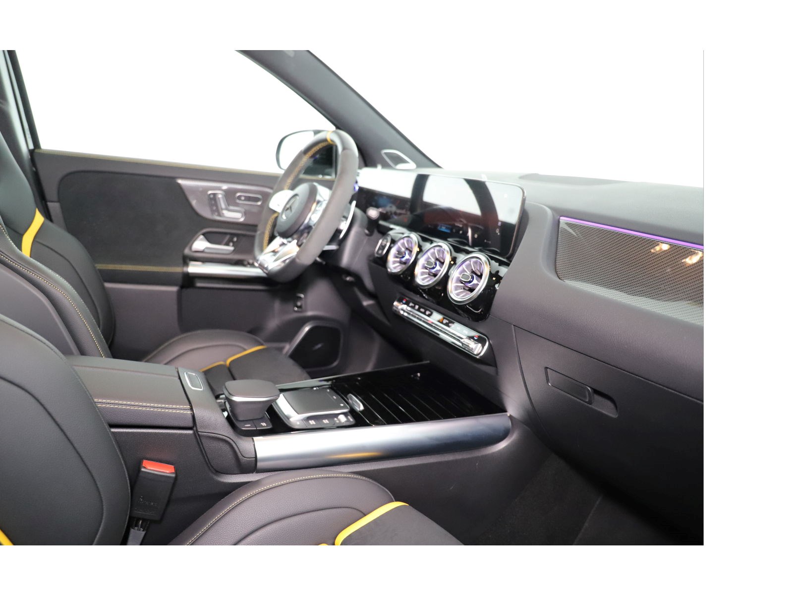 MERCEDES-BENZ GLA 45 S AMG 4Matic+-image-10