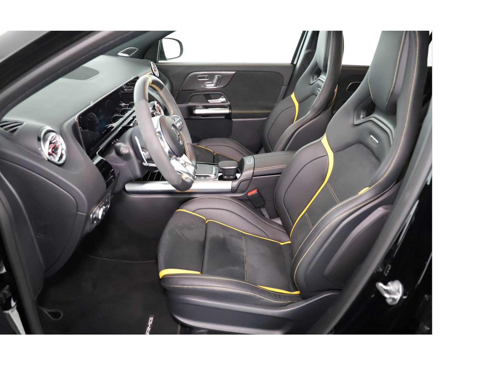 MERCEDES-BENZ GLA 45 S AMG 4Matic+-image-9
