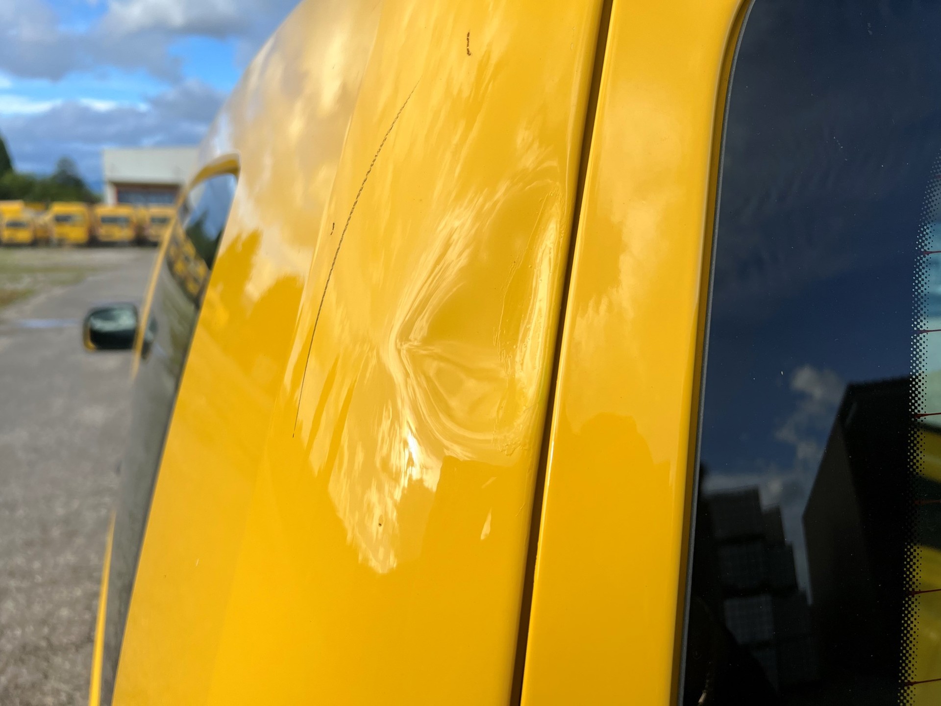 VW CADDY MAXI 2.0 TDI 4 MOTION-image-6