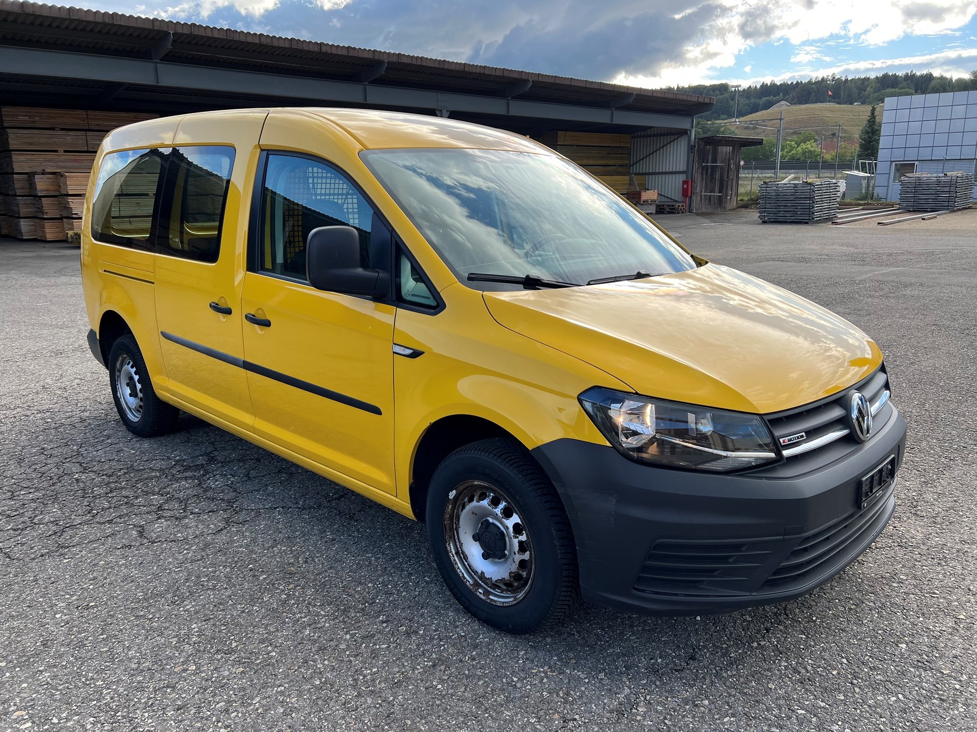 VW CADDY MAXI 2.0 TDI 4 MOTION-image-1