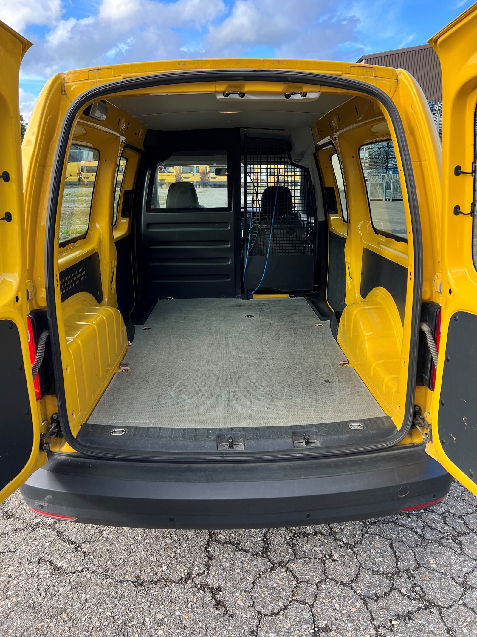 VW CADDY MAXI 2.0 TDI 4 MOTION-image-5