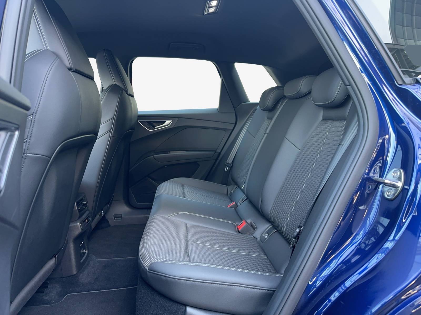 AUDI Q4 e-tron 40-image-12