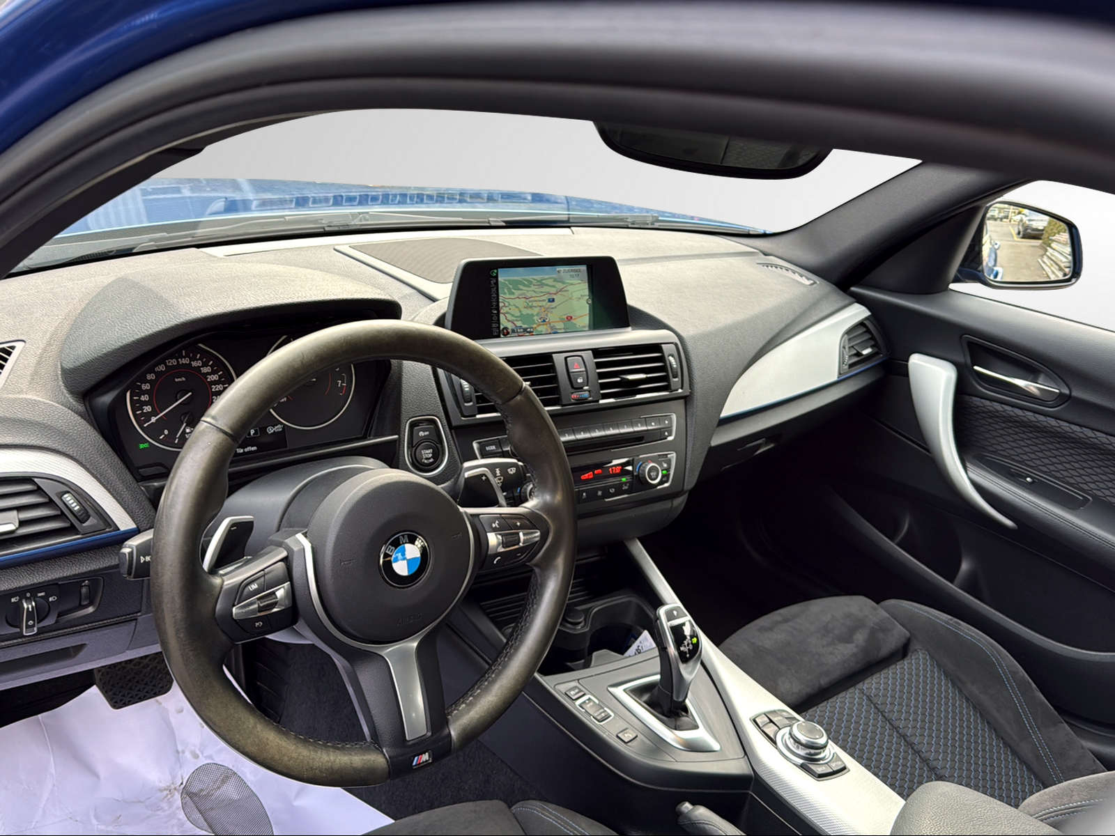 BMW M135i xDrive Steptronic-image-7