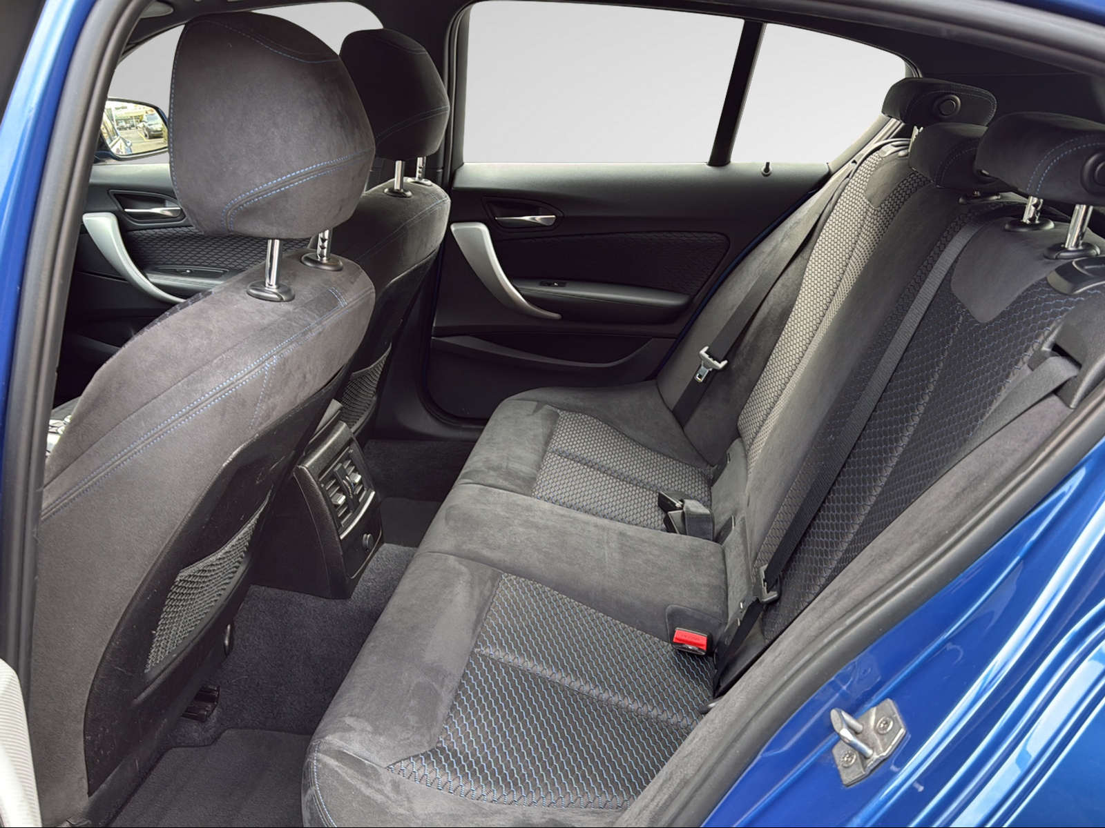 BMW M135i xDrive Steptronic-image-9