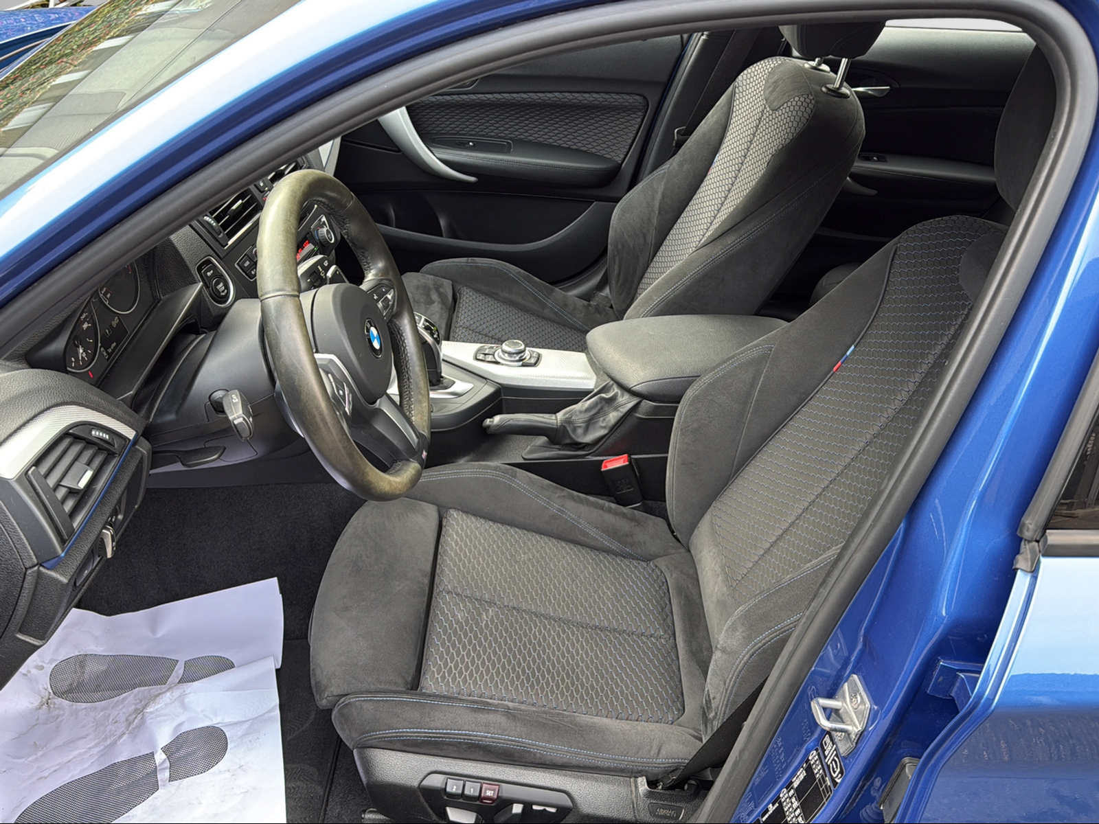 BMW M135i xDrive Steptronic-image-12