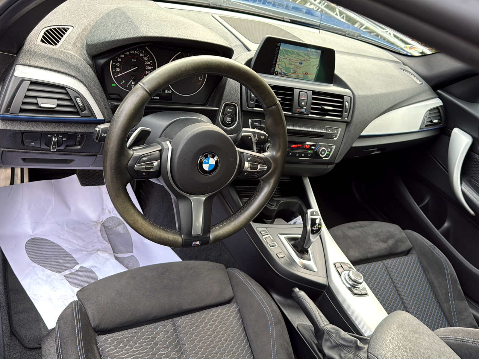 BMW M135i xDrive Steptronic-image-8