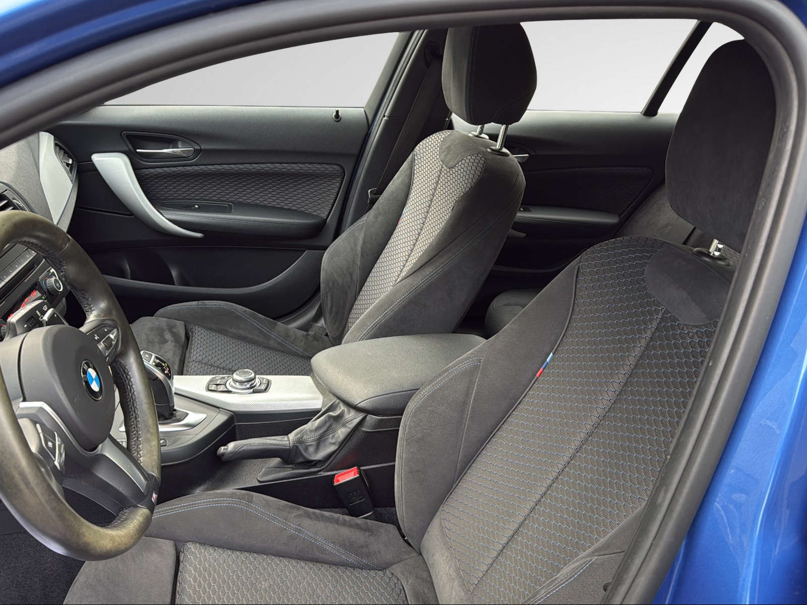 BMW M135i xDrive Steptronic-image-13