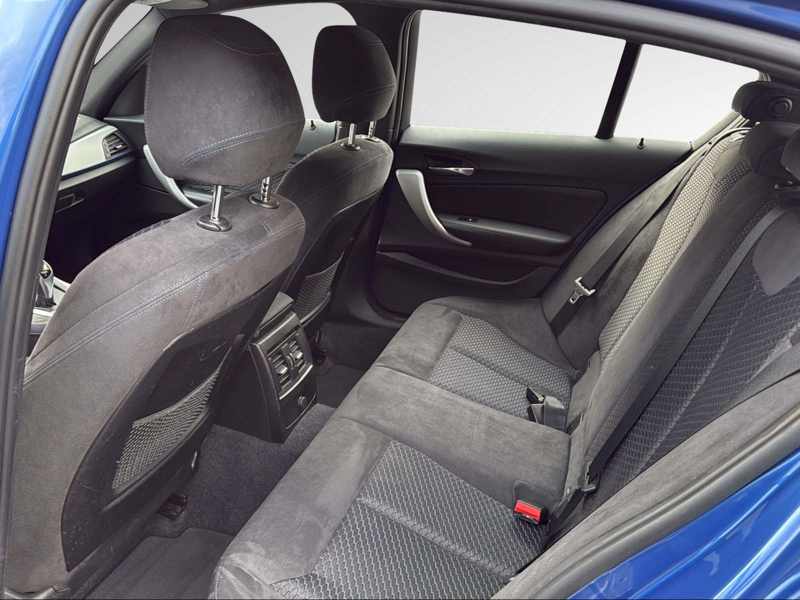 BMW M135i xDrive Steptronic-image-10
