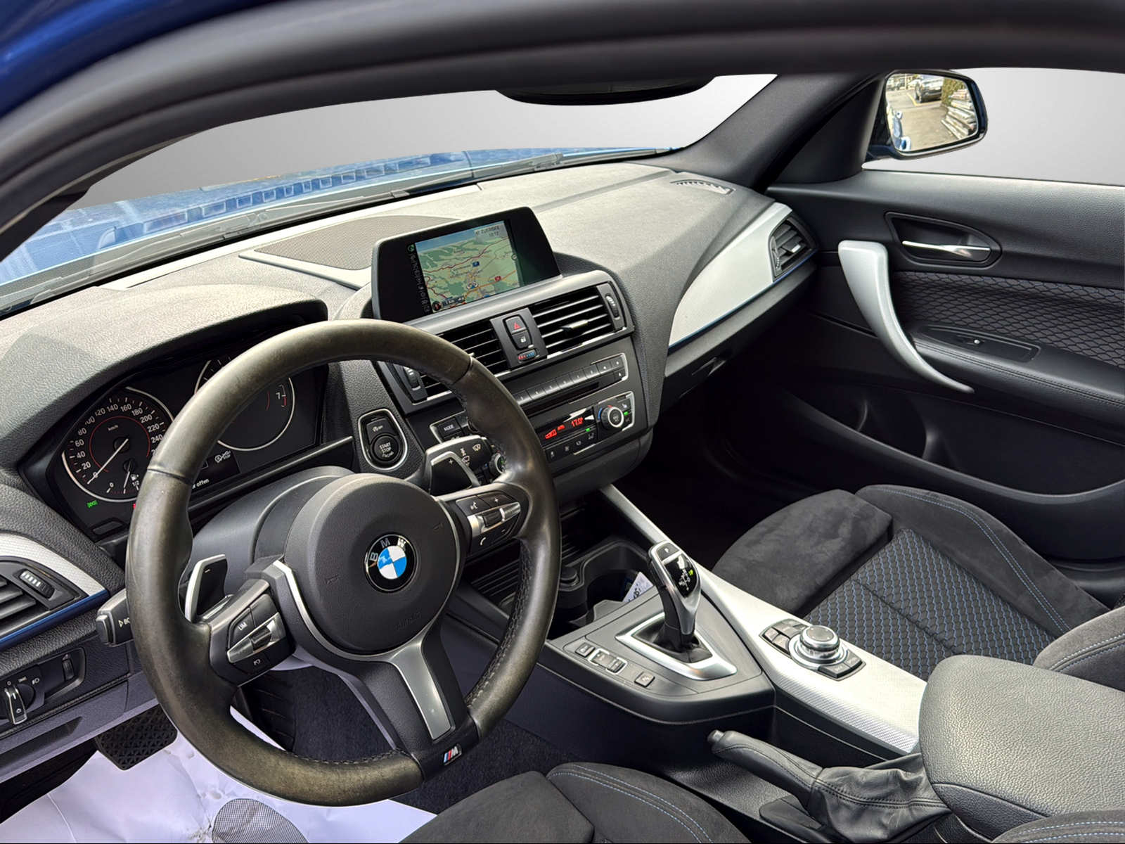 BMW M135i xDrive Steptronic-image-6