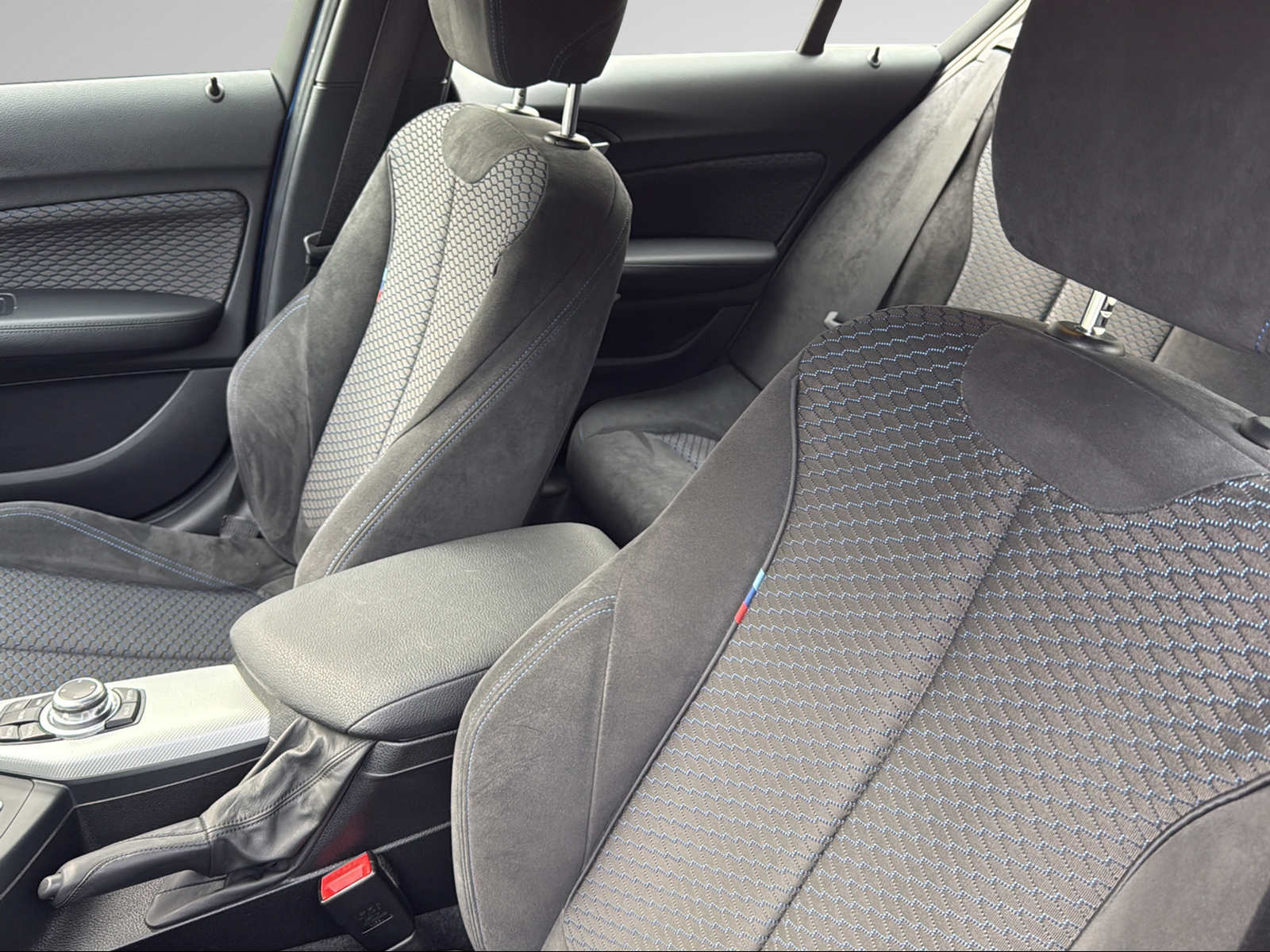 BMW M135i xDrive Steptronic-image-11