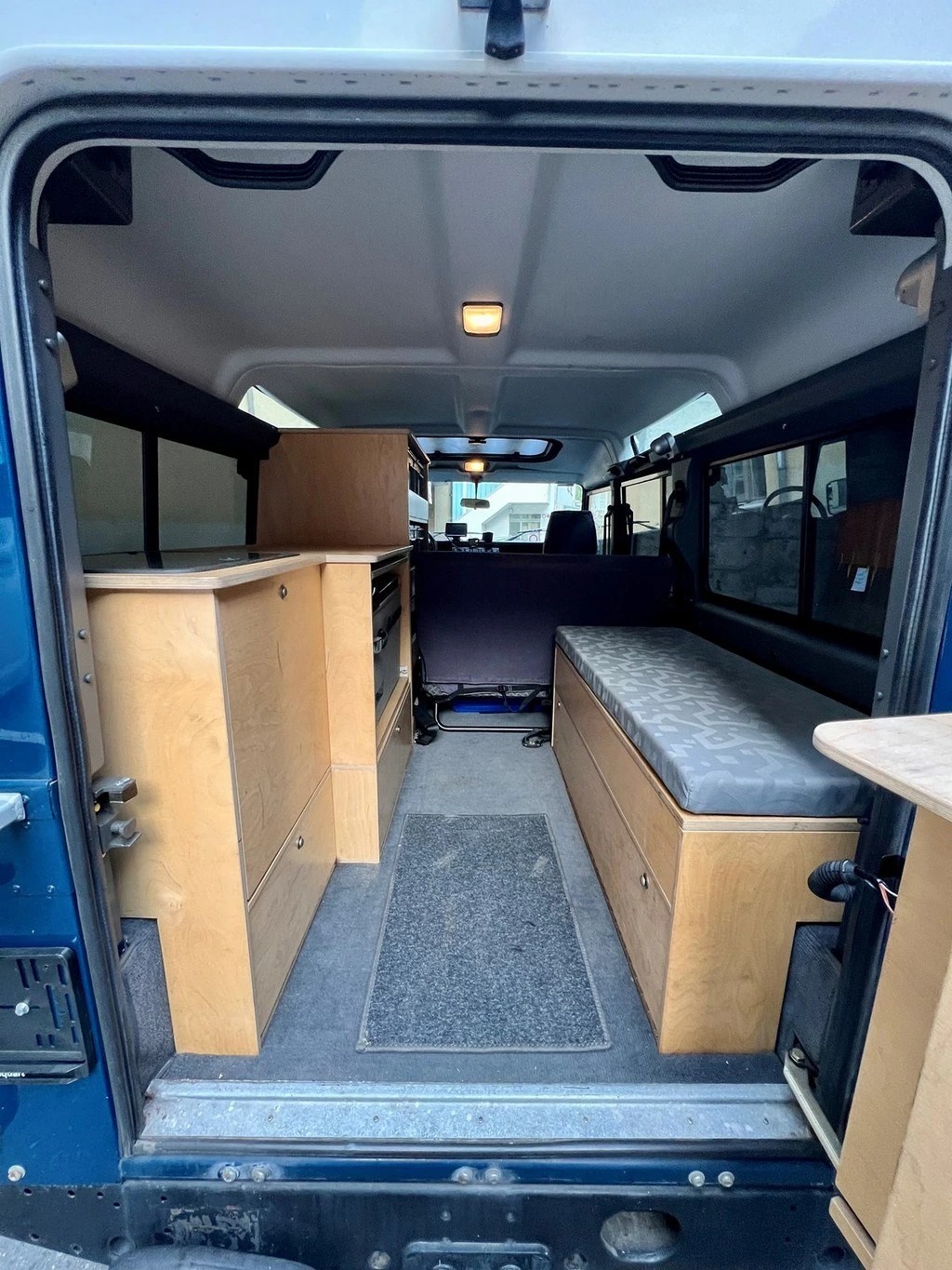 LAND ROVER Defender 110 SW 2.5 Td5-image-10