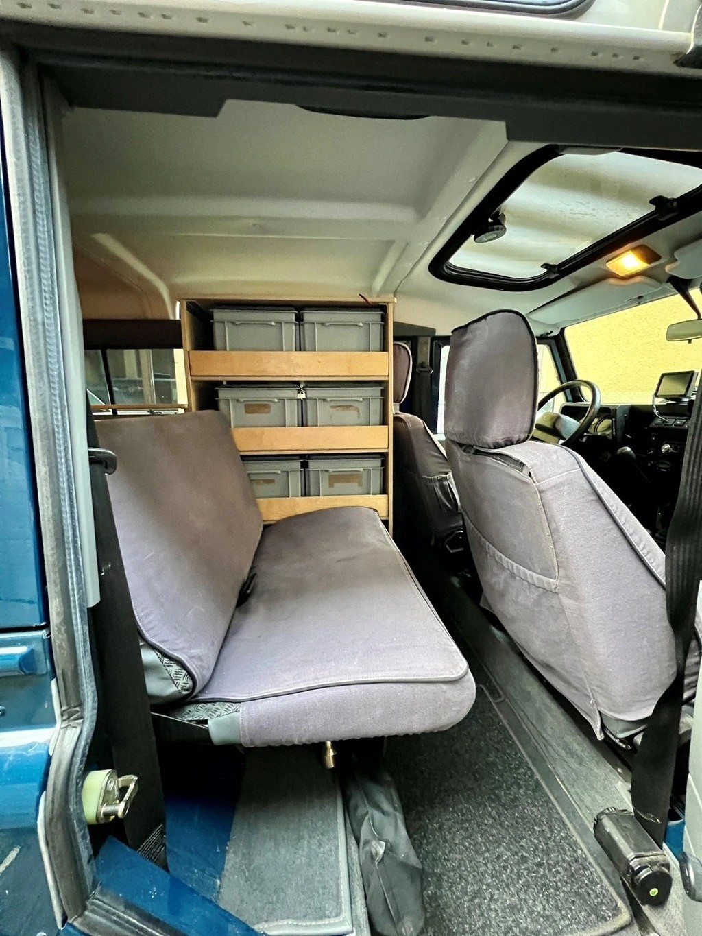 LAND ROVER Defender 110 SW 2.5 Td5-image-8