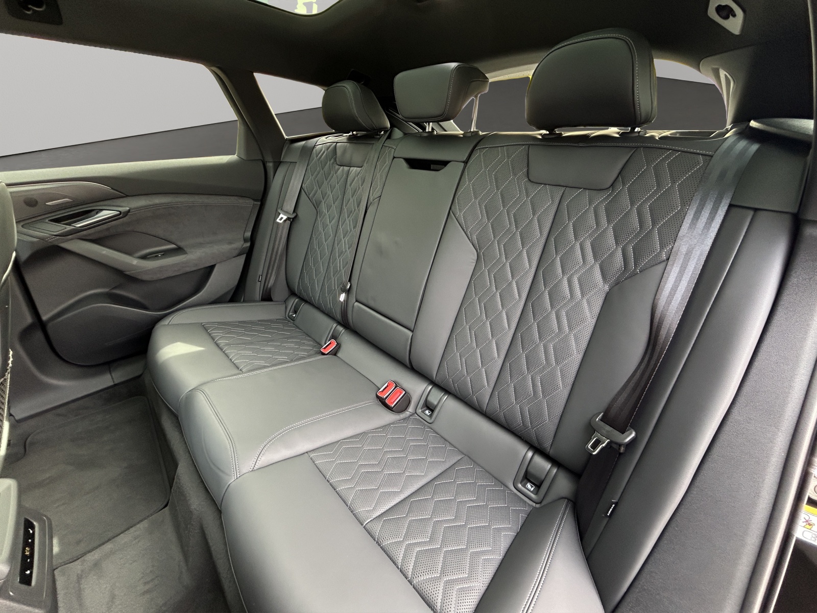 AUDI A6 Avant e-tron quattro-image-8